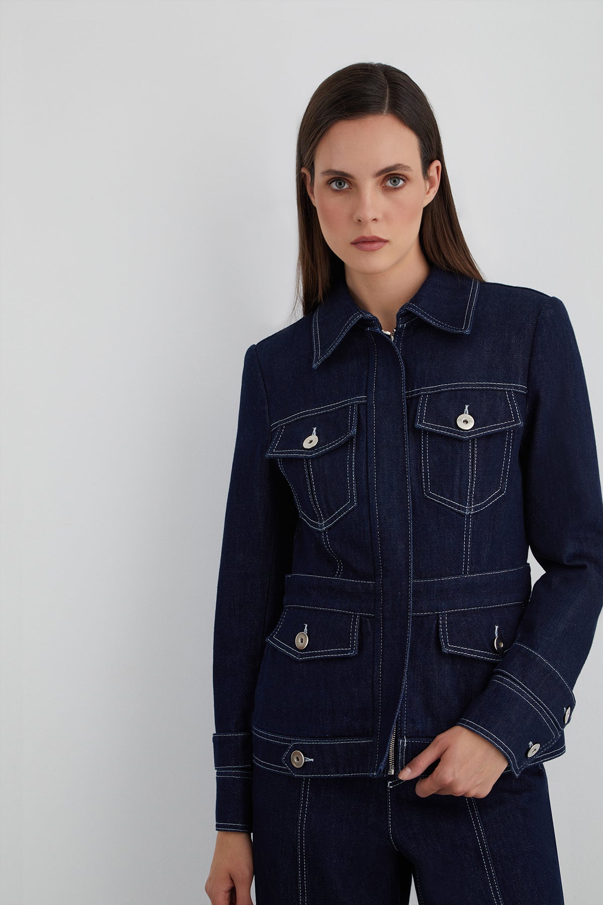 Cepli Ön Kapama Fermuarlı Dikiş Detaylı Jean Ceket