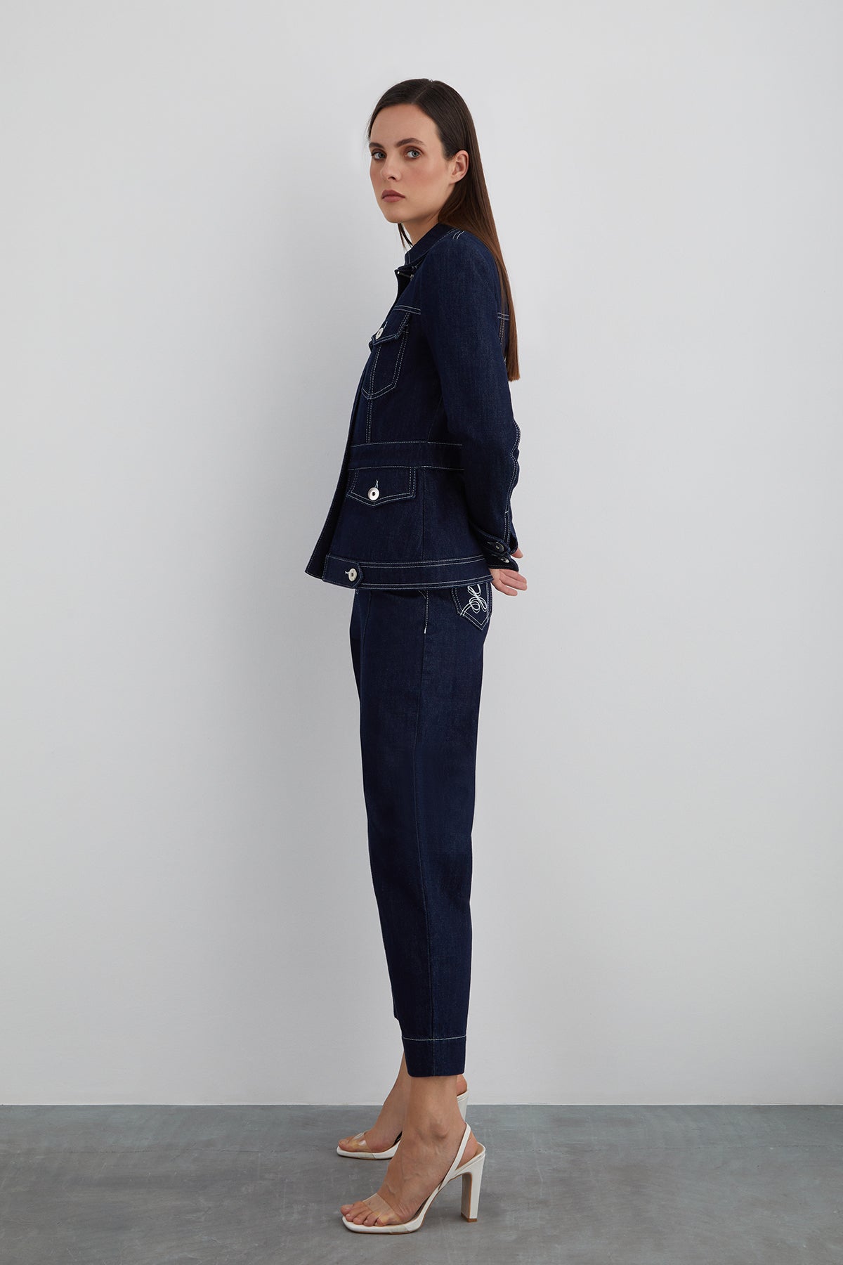 Cepli Ön Kapama Fermuarlı Dikiş Detaylı Jean Ceket