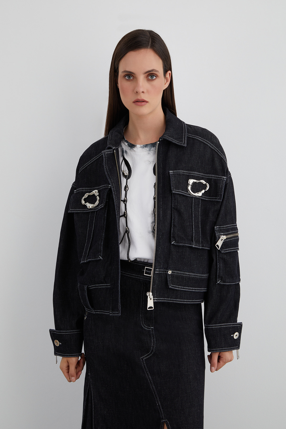 Aksesuar Detaylı Kolu Fermuarlı Geniş Cep Ceket