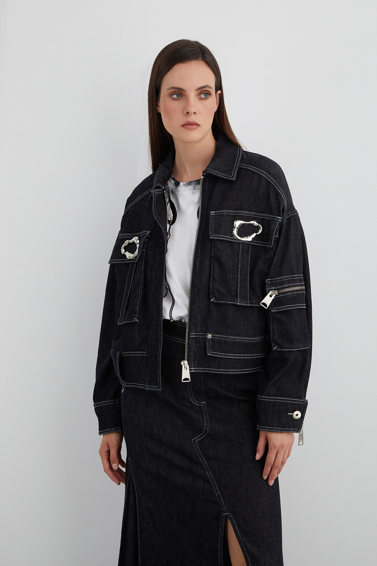 Aksesuar Detaylı Kolu Fermuarlı Geniş Cep Ceket