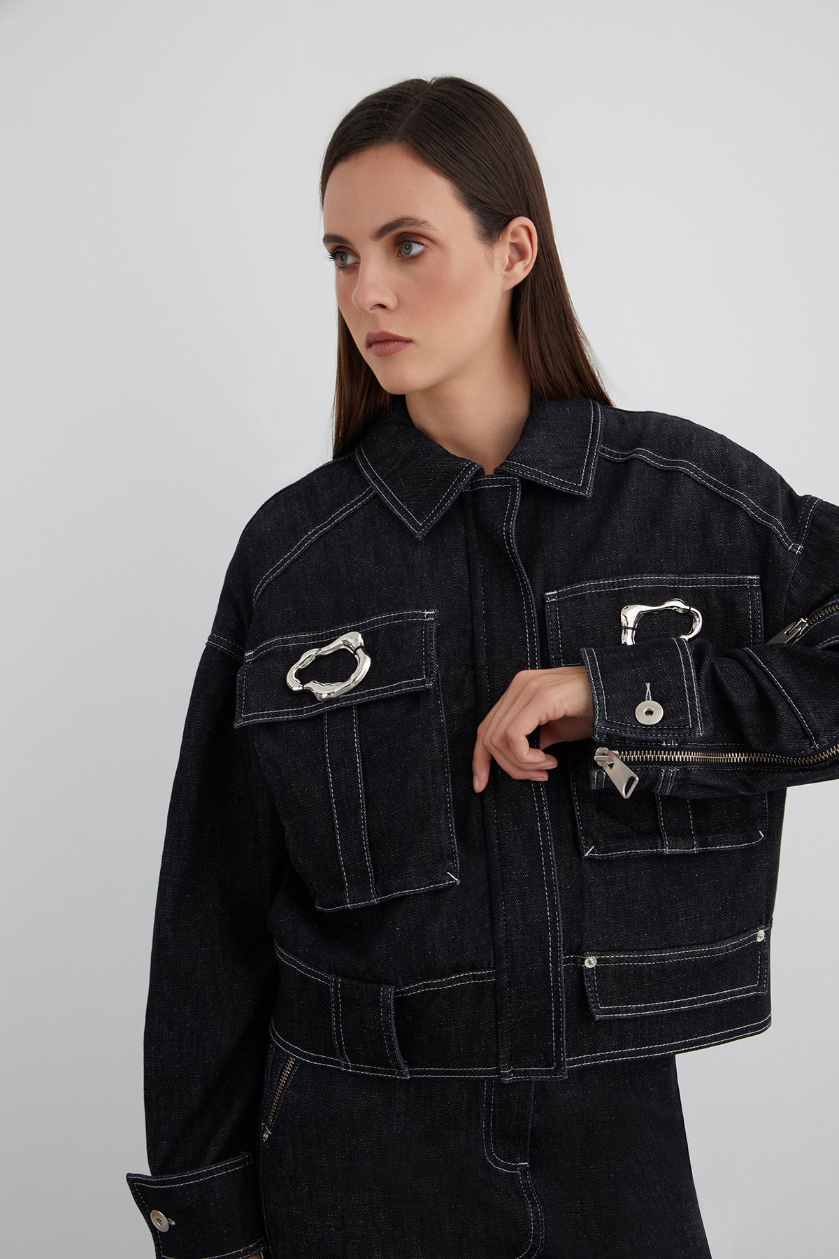 Aksesuar Detaylı Kolu Fermuarlı Geniş Cep Ceket