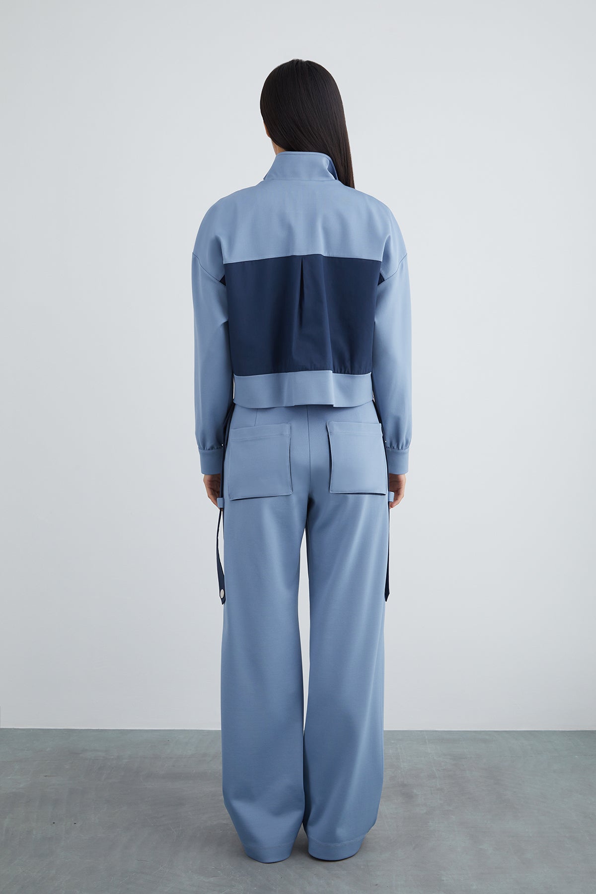 Taşlı Aksesuar Detaylı Dik Yaka Kutu Form Ceket