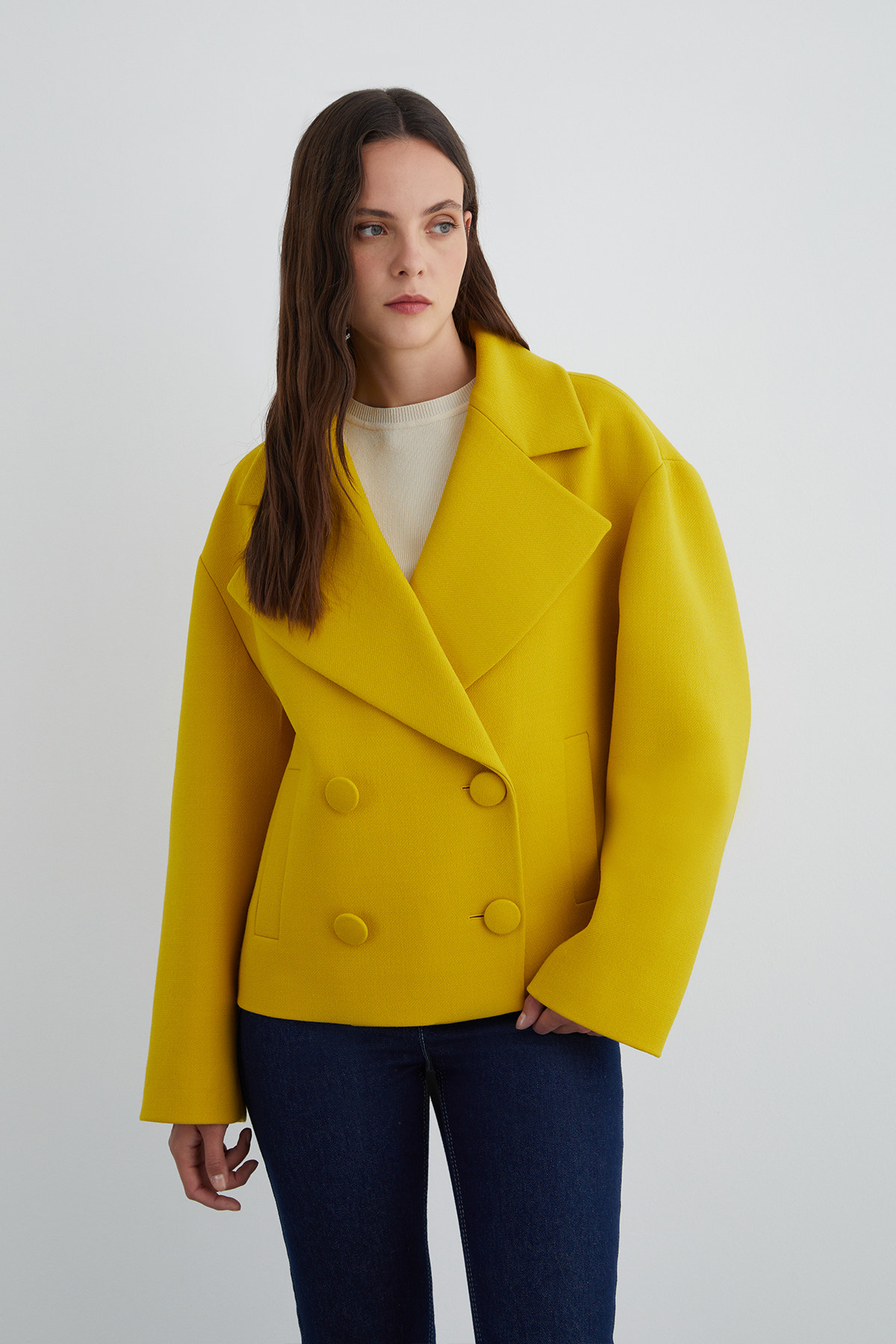 Etek Ucu Tokalı Kısa Sarı Kaşe Kaban