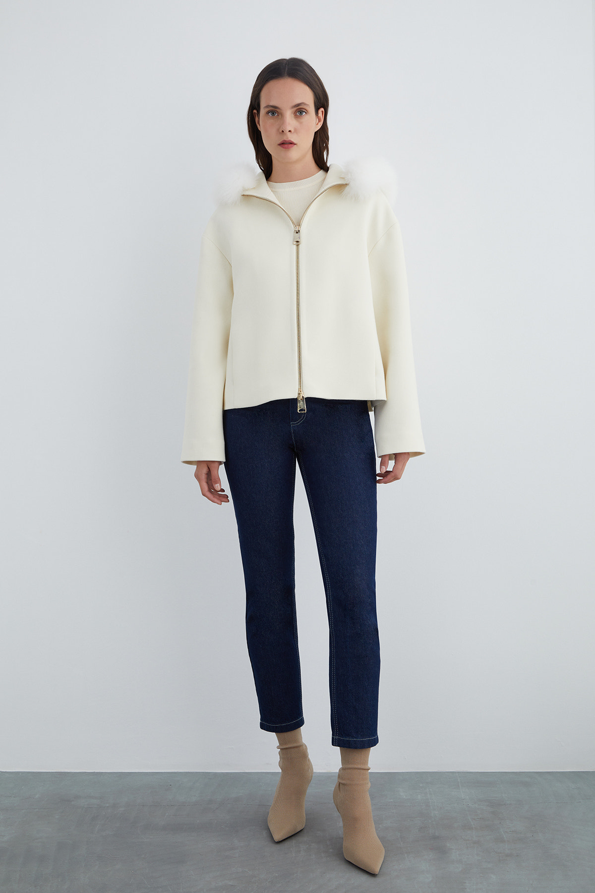 Kapüşonu Kürklü Kutu Form Kaşe Kaban