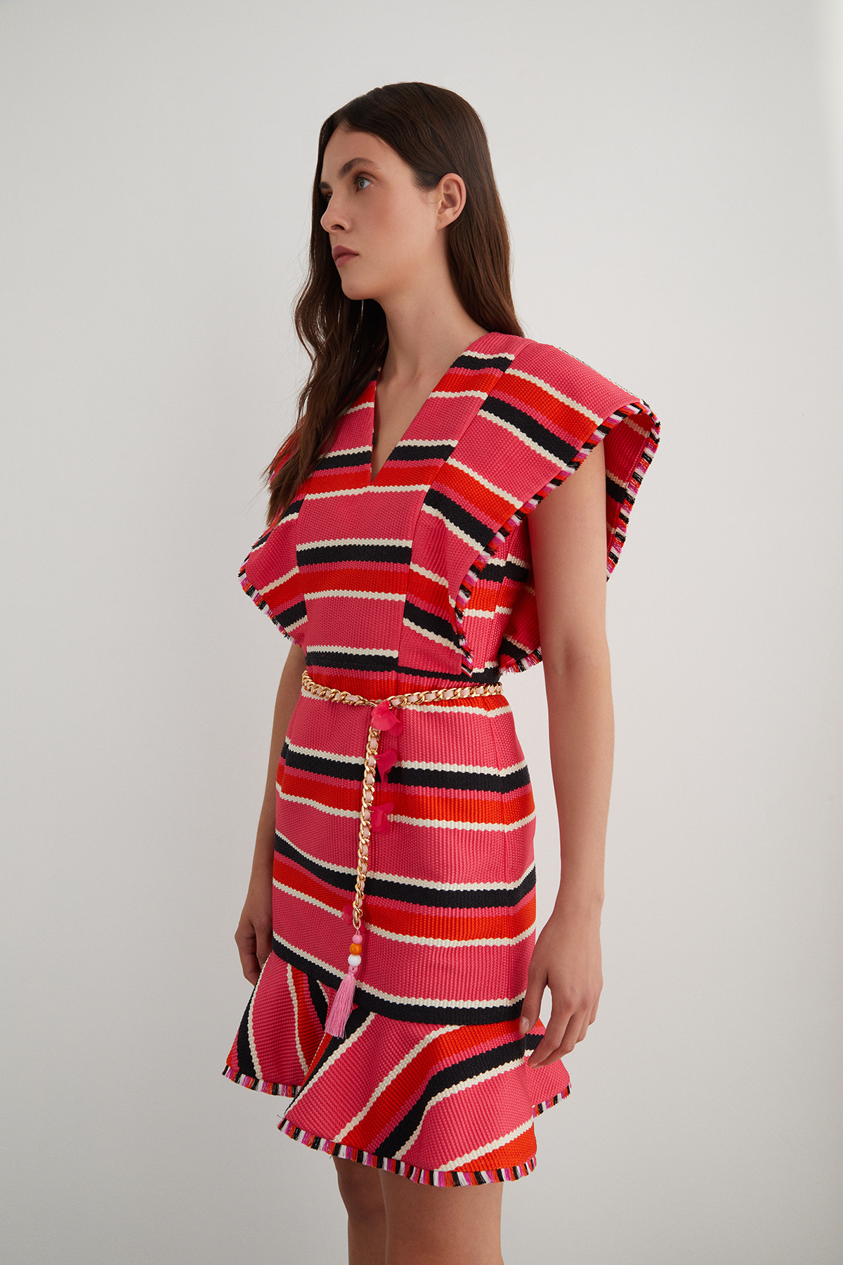 Püskül Detaylı Zincir Kemerli Mini Organze Elbise