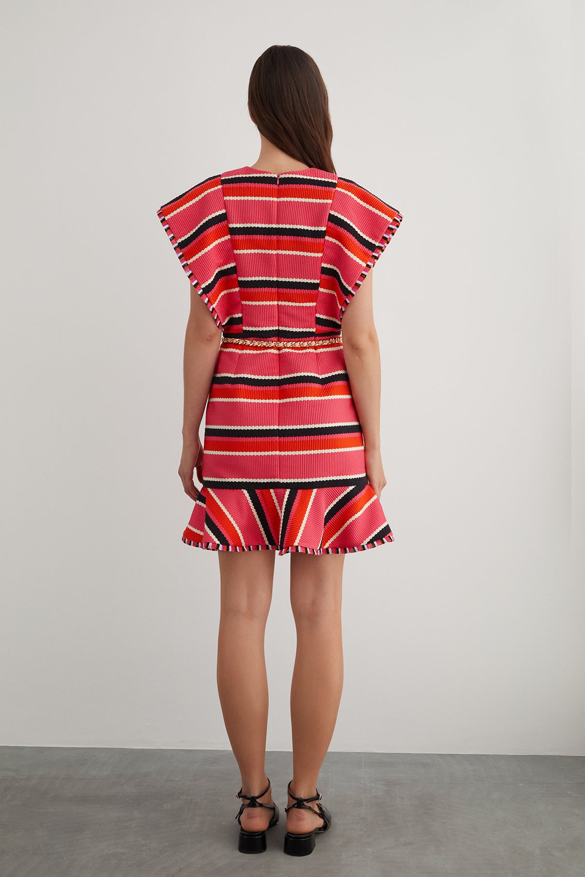 Püskül Detaylı Zincir Kemerli Mini Organze Elbise