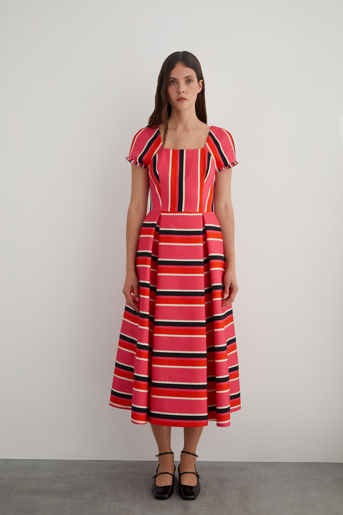 Kolları Püskül Detaylı Dokulu Midi Elbise