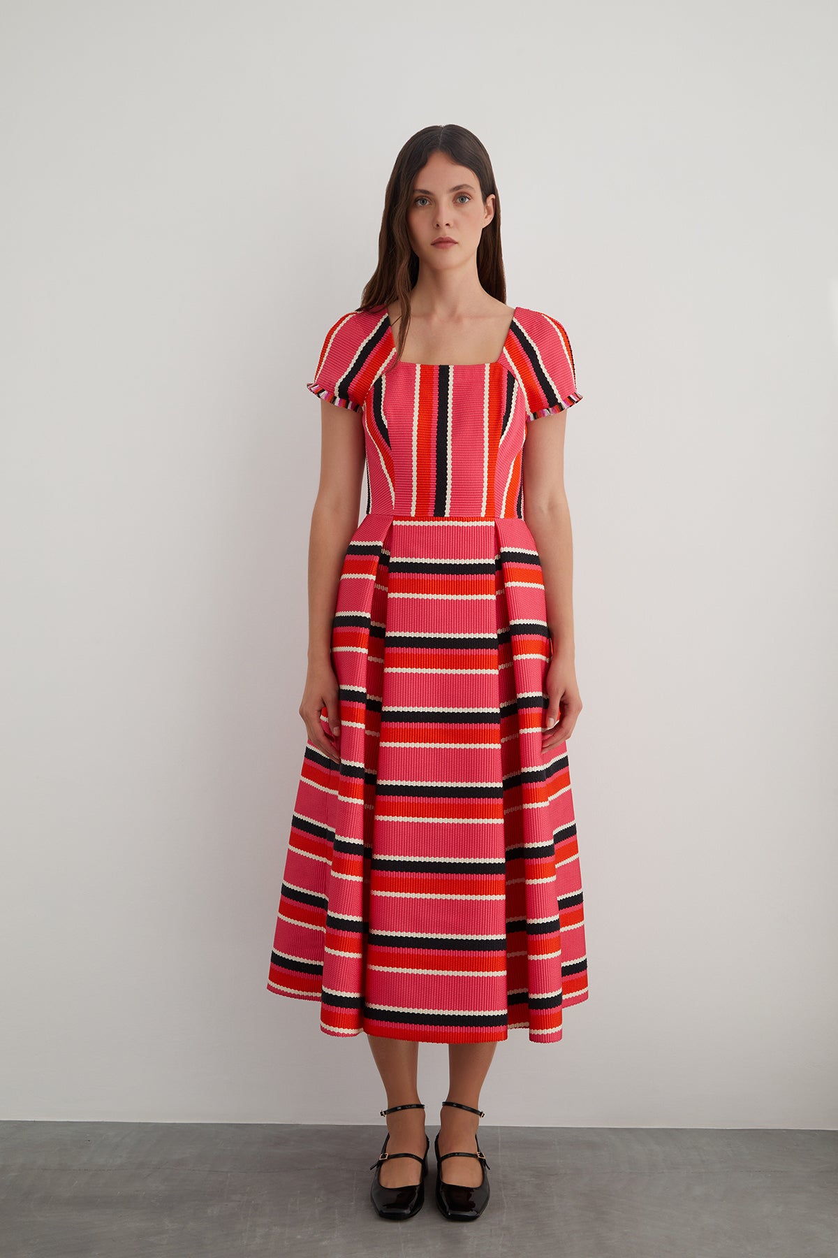 Kolları Püskül Detaylı Dokulu Midi Elbise