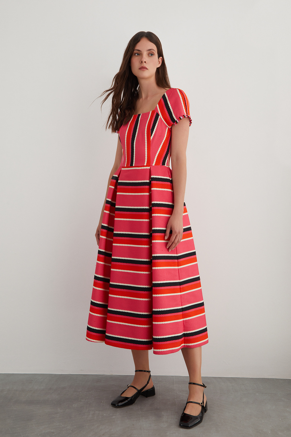 Kolları Püskül Detaylı Dokulu Midi Elbise