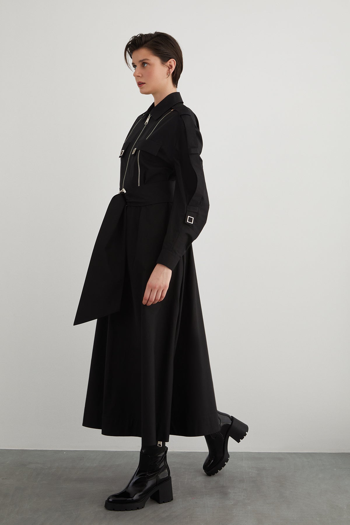 Fermuar Ve Kare Çıtçıt Detaylı Tokalı Seyyar Kuşaklı Uzun Elbise