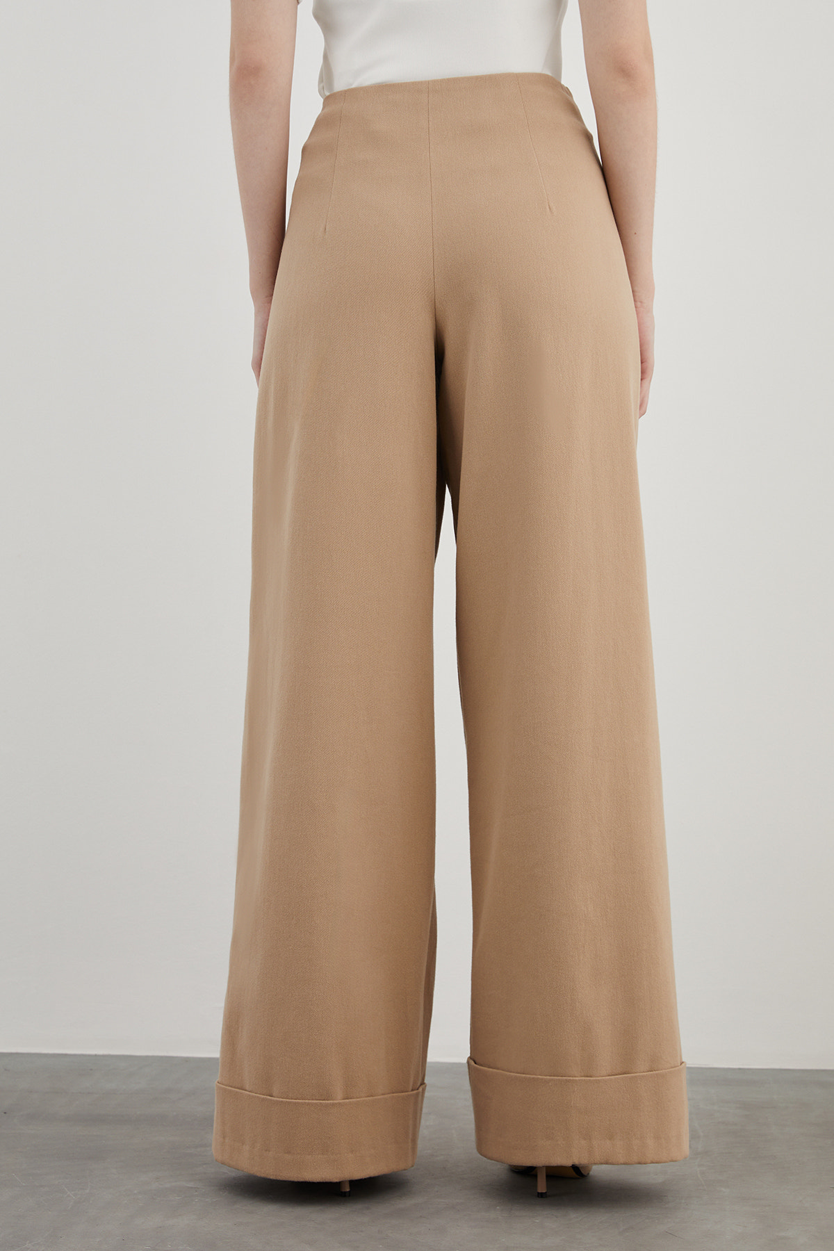 Bel Detaylı Pileli Duble Paçalı Geniş Pantolon