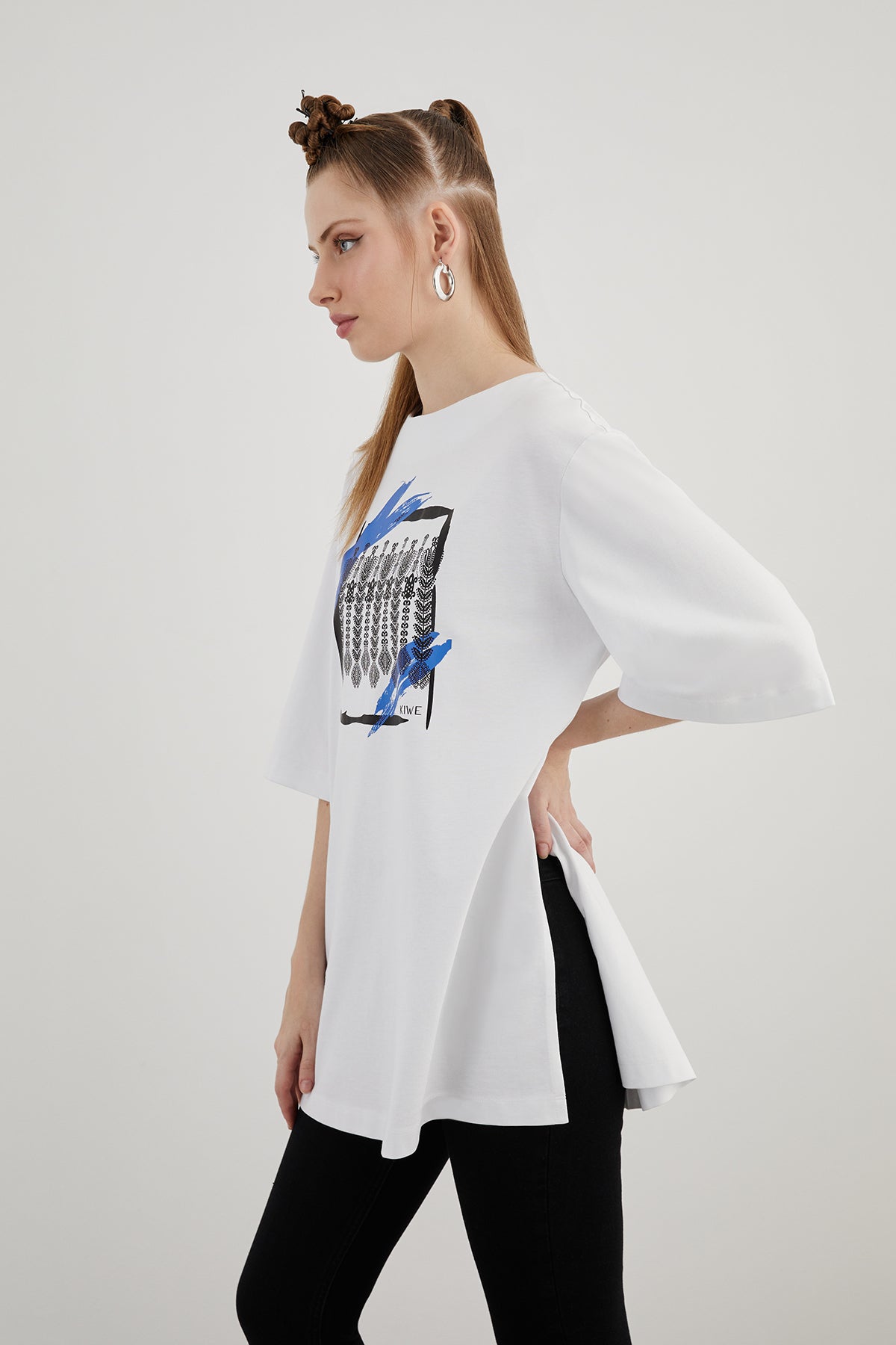 Oversize Yanları Yırtmaçlı Arkası Gizli Fermuarlı T-Shirt