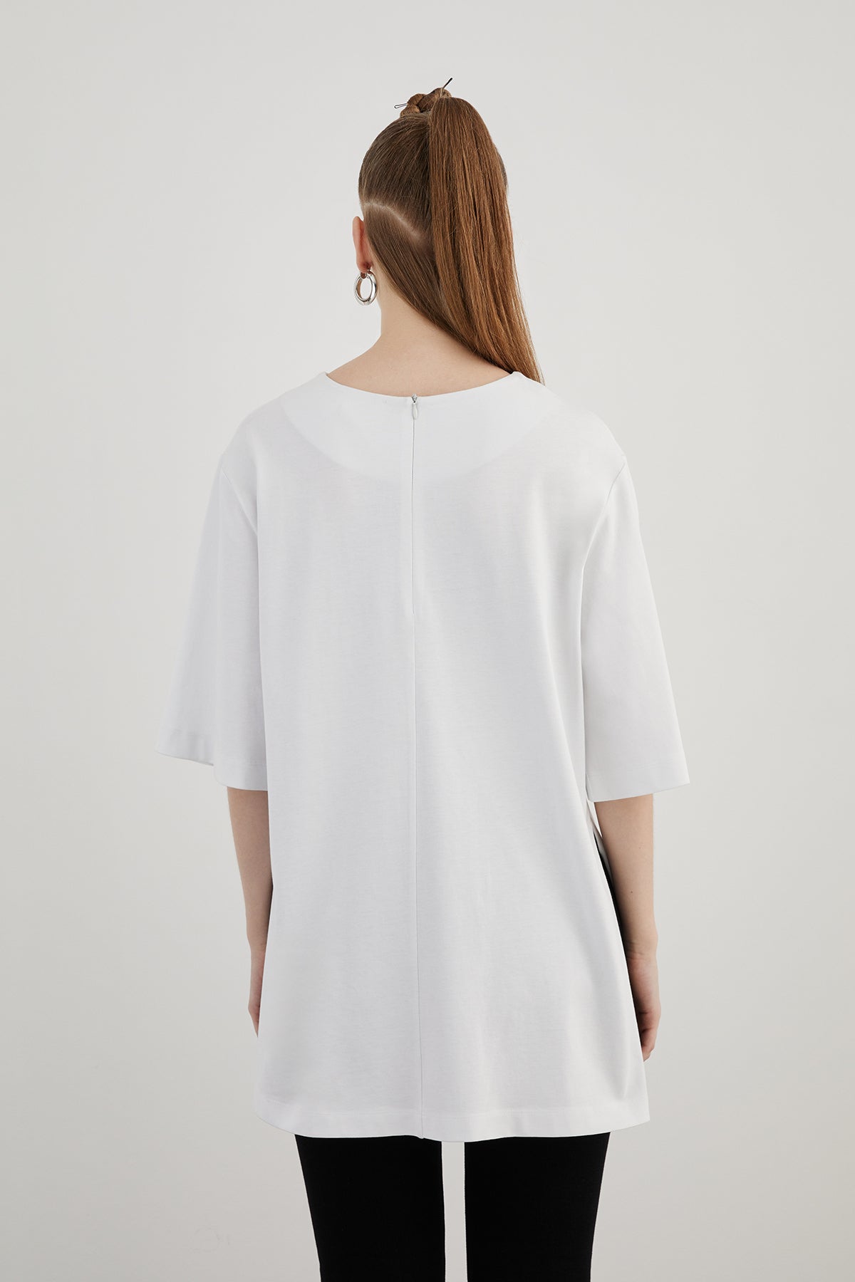 Oversize Yanları Yırtmaçlı Arkası Gizli Fermuarlı T-Shirt