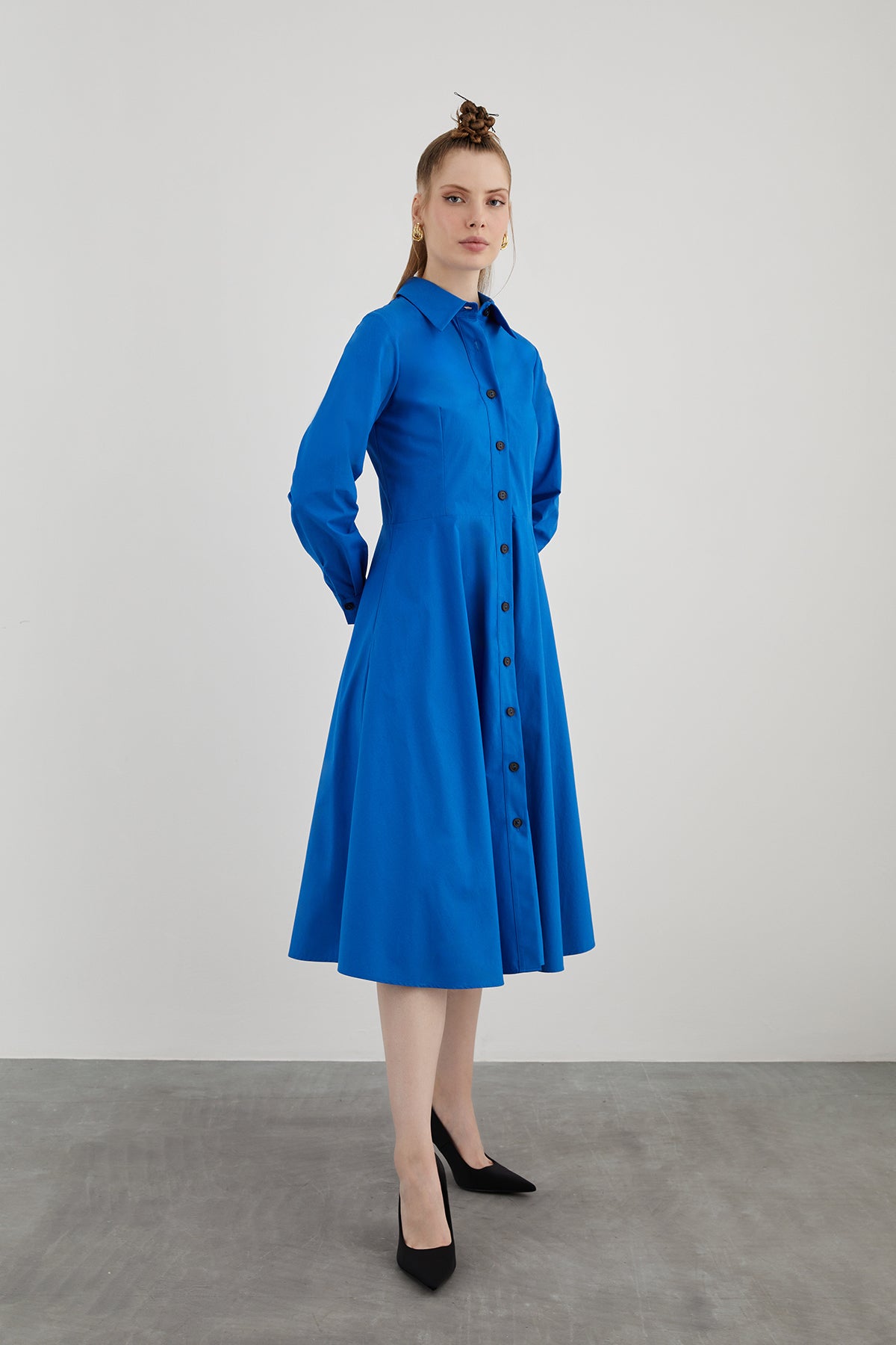 Dik Yaka Midi Boy Kloş Etekli Uzun Kollu Gömlek Elbise