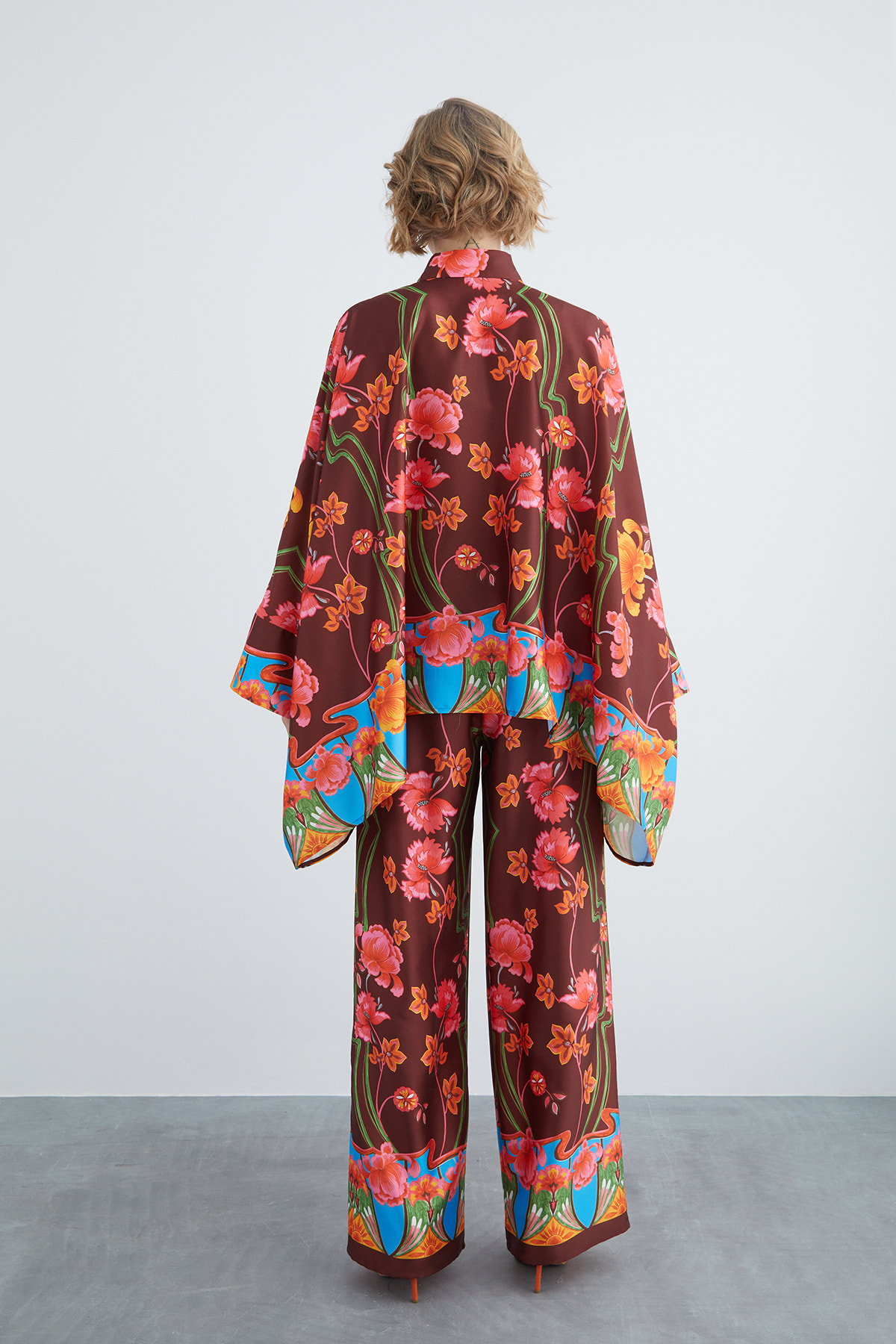 Renkli Çiçek Desenli Takım