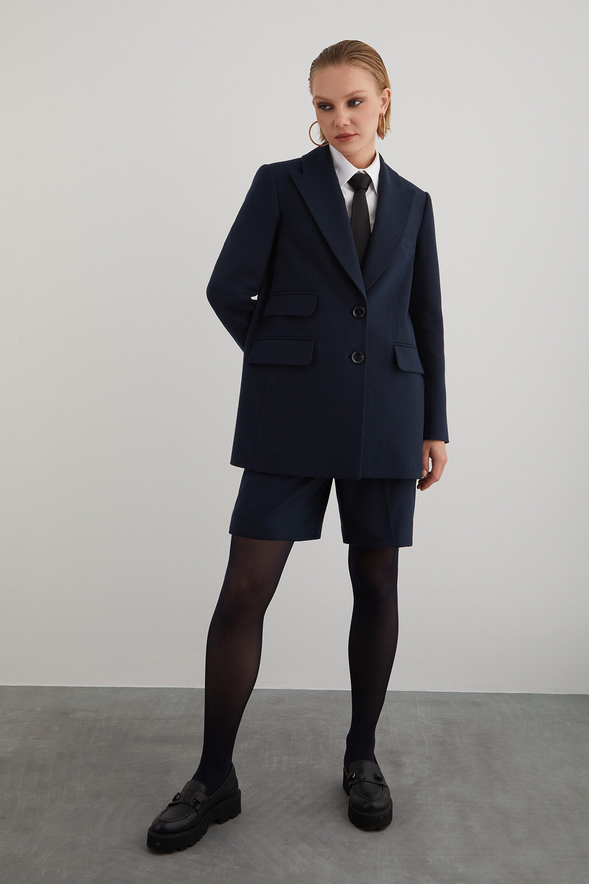 Şortlu Ve Bleazer Ceketli Takım