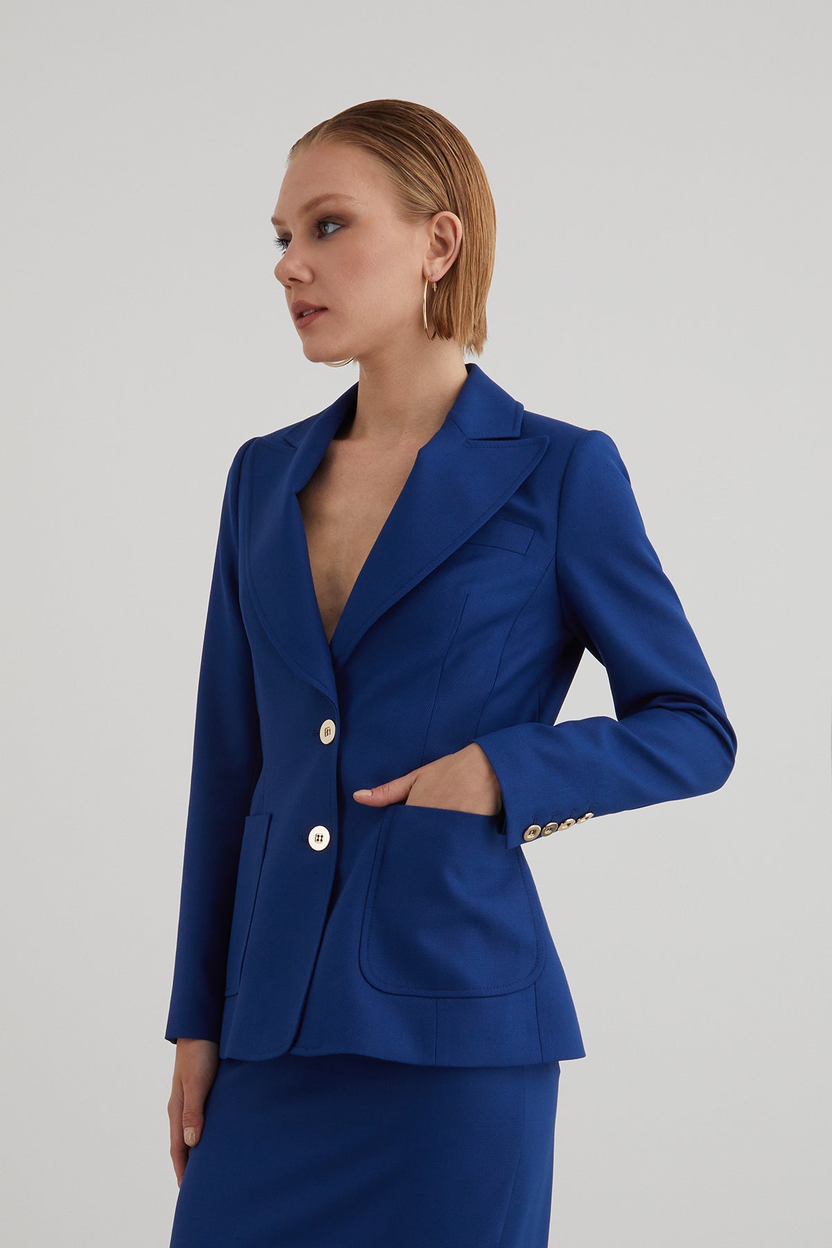 Kalem Etekli Ve Blazer Ceketli Takım