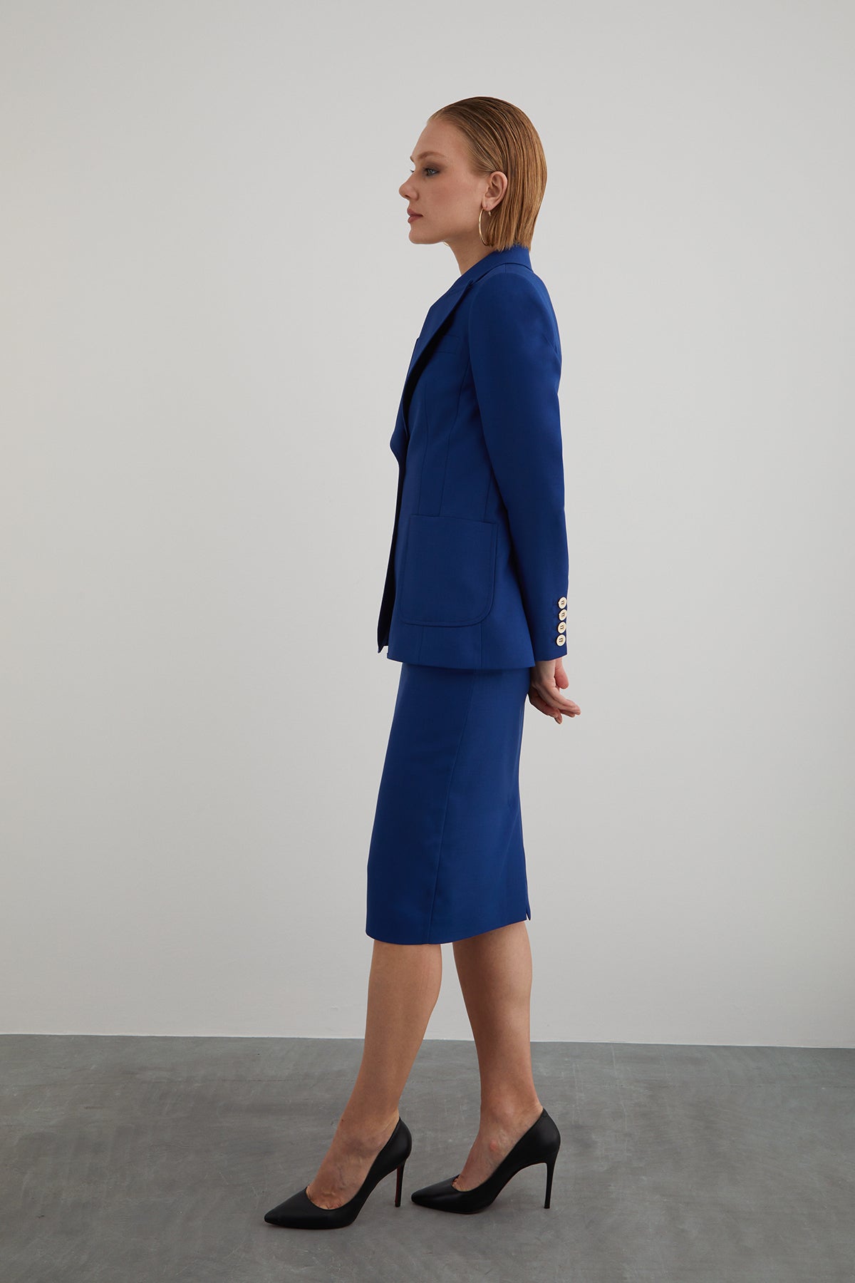 Kalem Etekli Ve Blazer Ceketli Takım