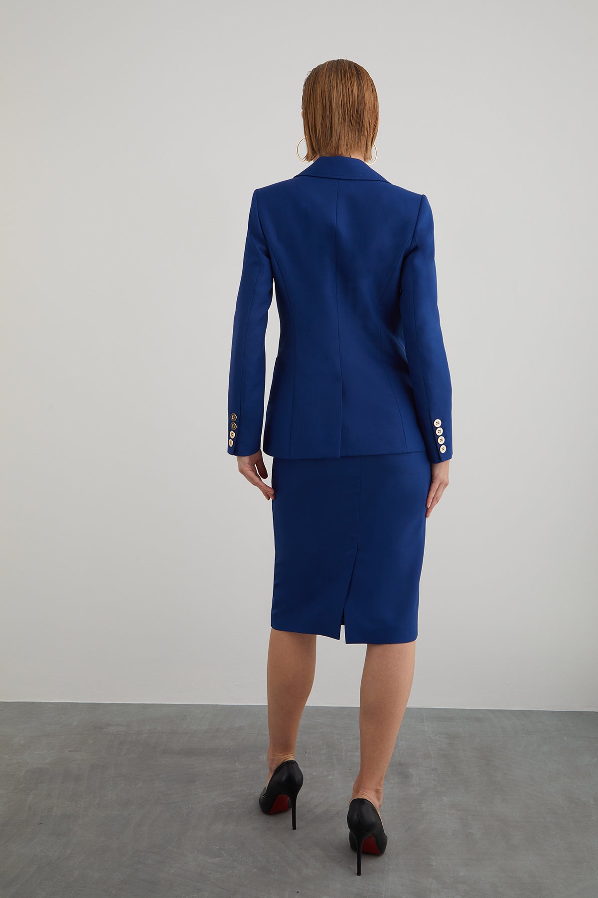 Kalem Etekli Ve Blazer Ceketli Takım