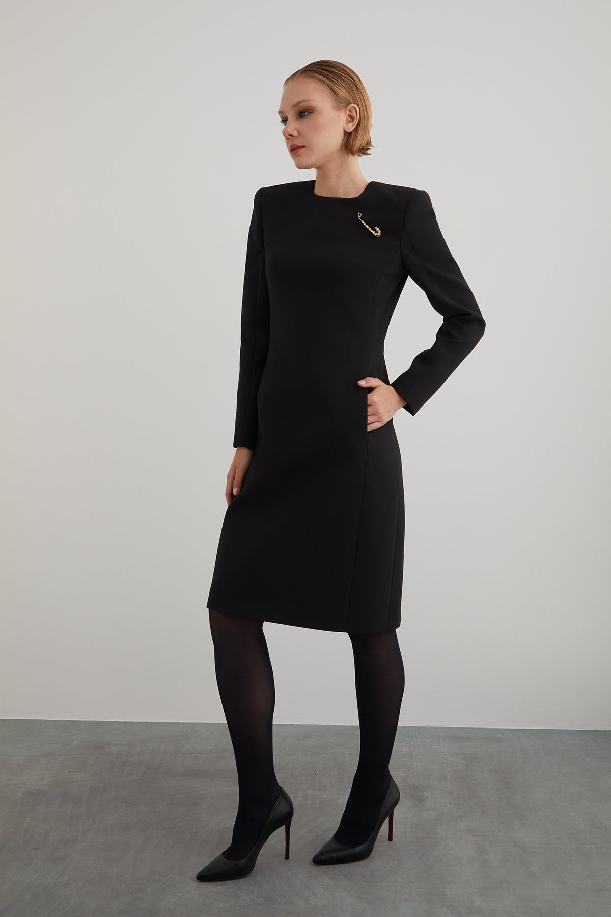 Uzun Kollu Cepli Midi Boy Siyah Kalem Elbise