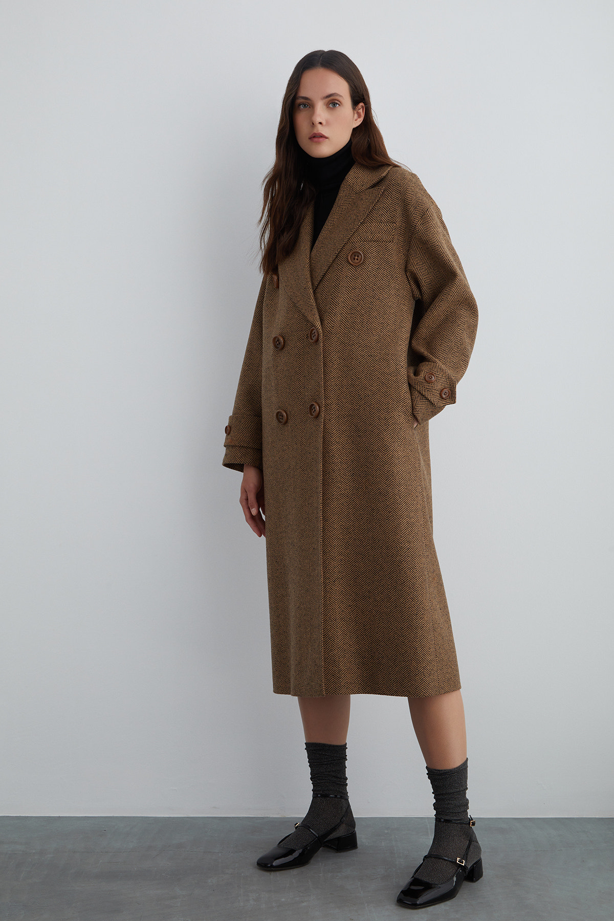 Kruvaze Kapamalı Uzun Kaşe Kaban