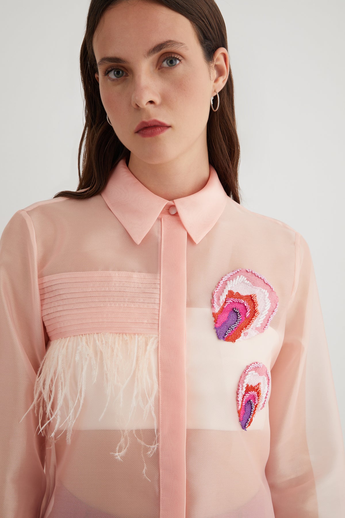 Nakış Aplike Detaylı Nervürlü Organze Bluz