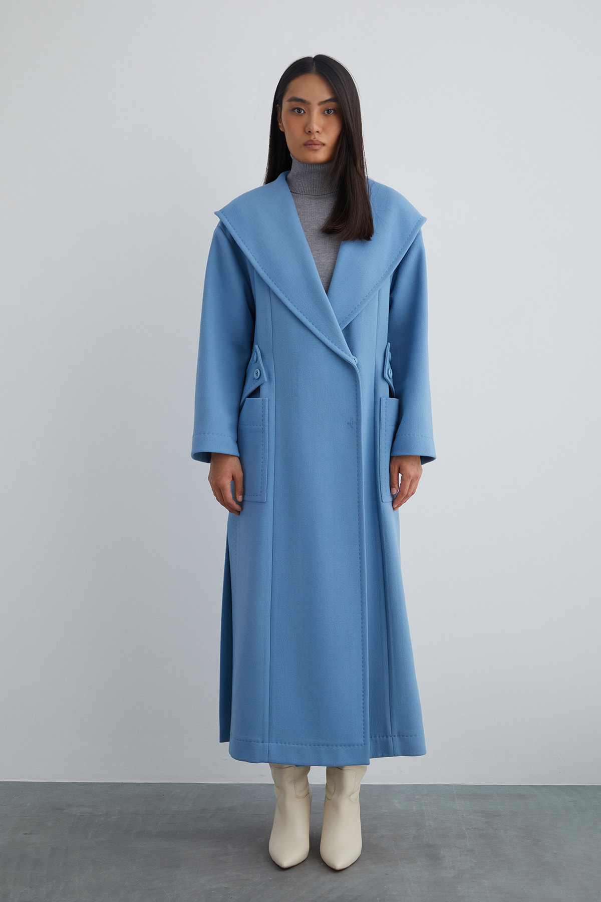 Geniş Kapüşonlu Kaban