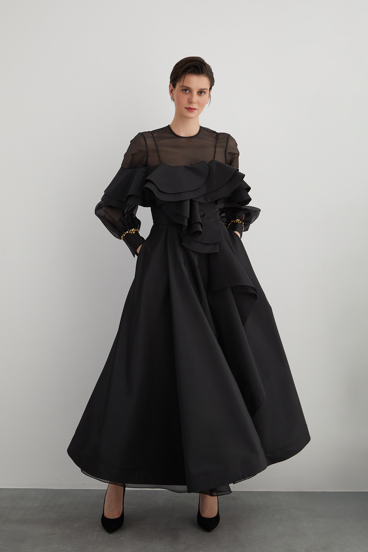 Çıkarılabilir Transparan Bluz Detaylı Manşeti İşlemeli Askılı Maxi Elbise