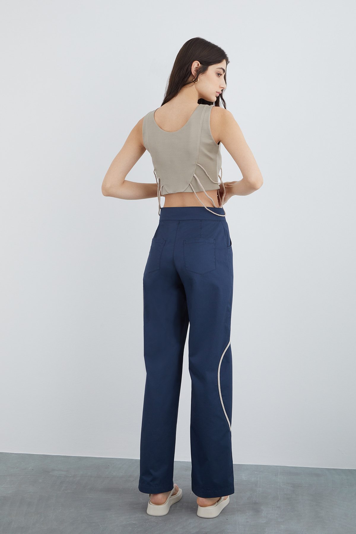 Askılı Yuvarlak Yaka Crop