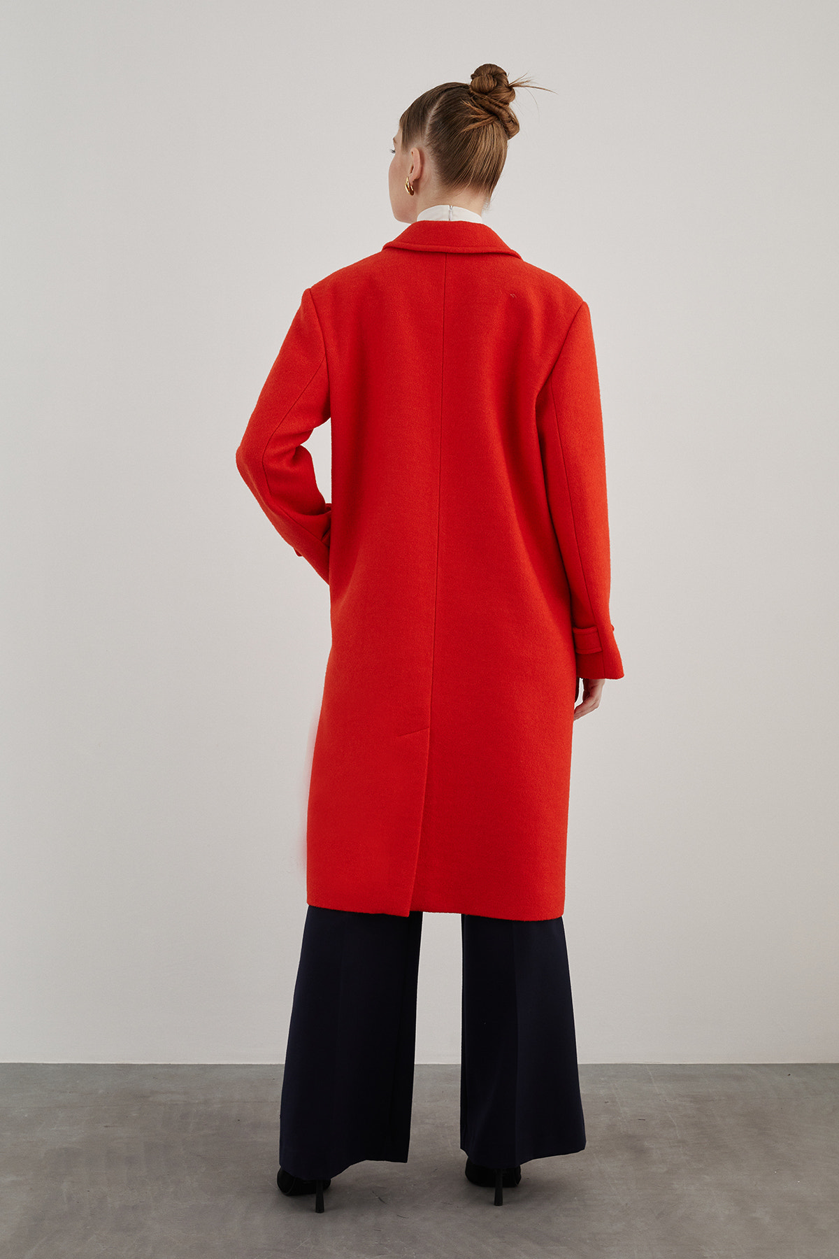 Arkası Yırtmaçlı Düşük Omuz Midi Boy Oranj Kaşe Kaban