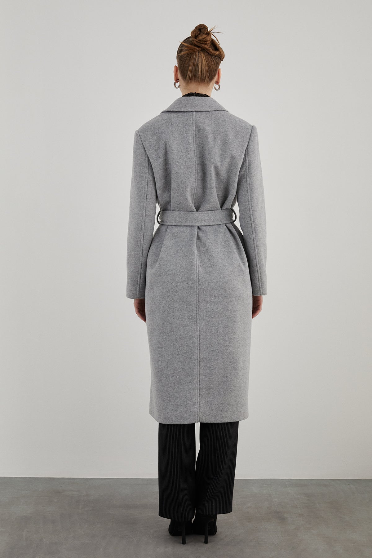 Kuşaklı Midi Boy Rahat Kesim Kaşe Kaban