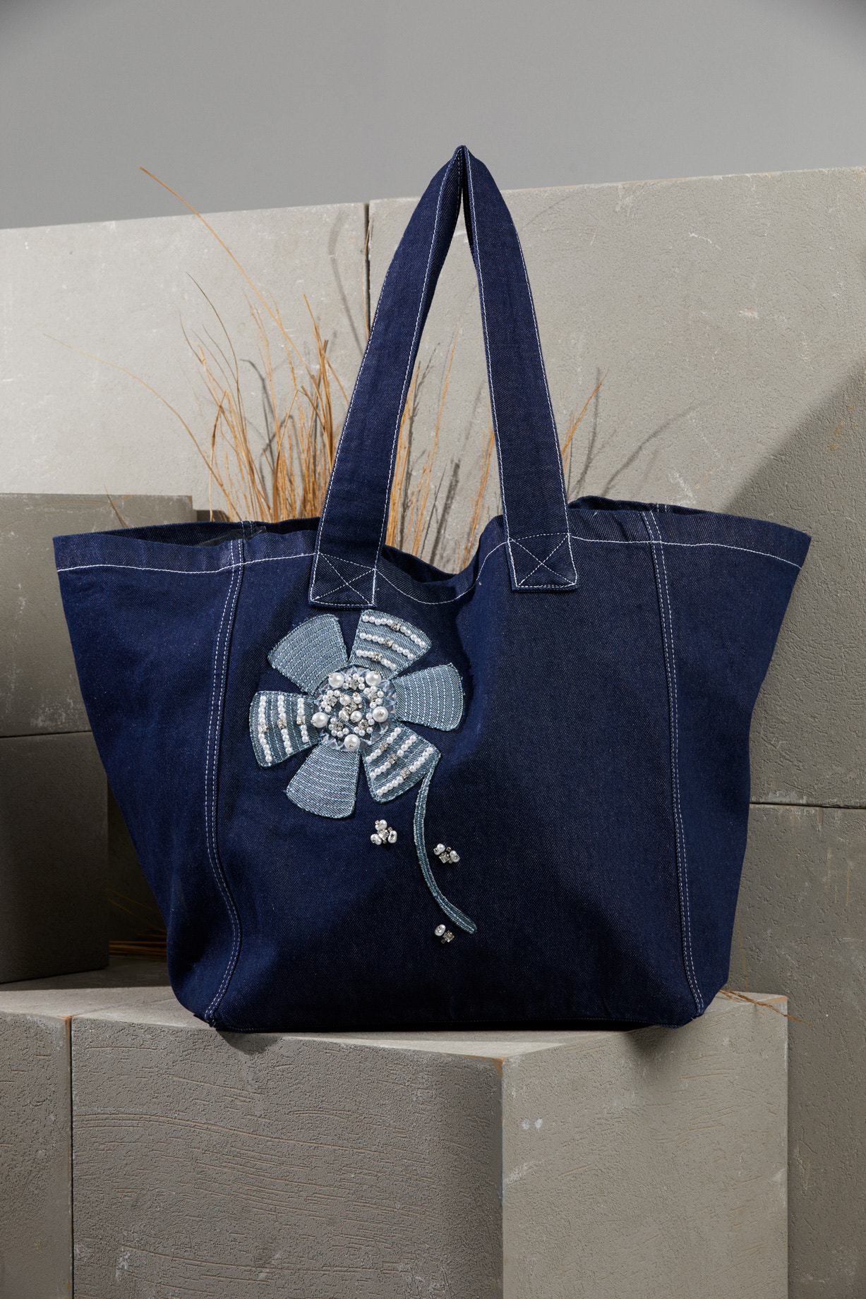 Çiçek Nakışlı İşleme Detaylı Jean Çanta