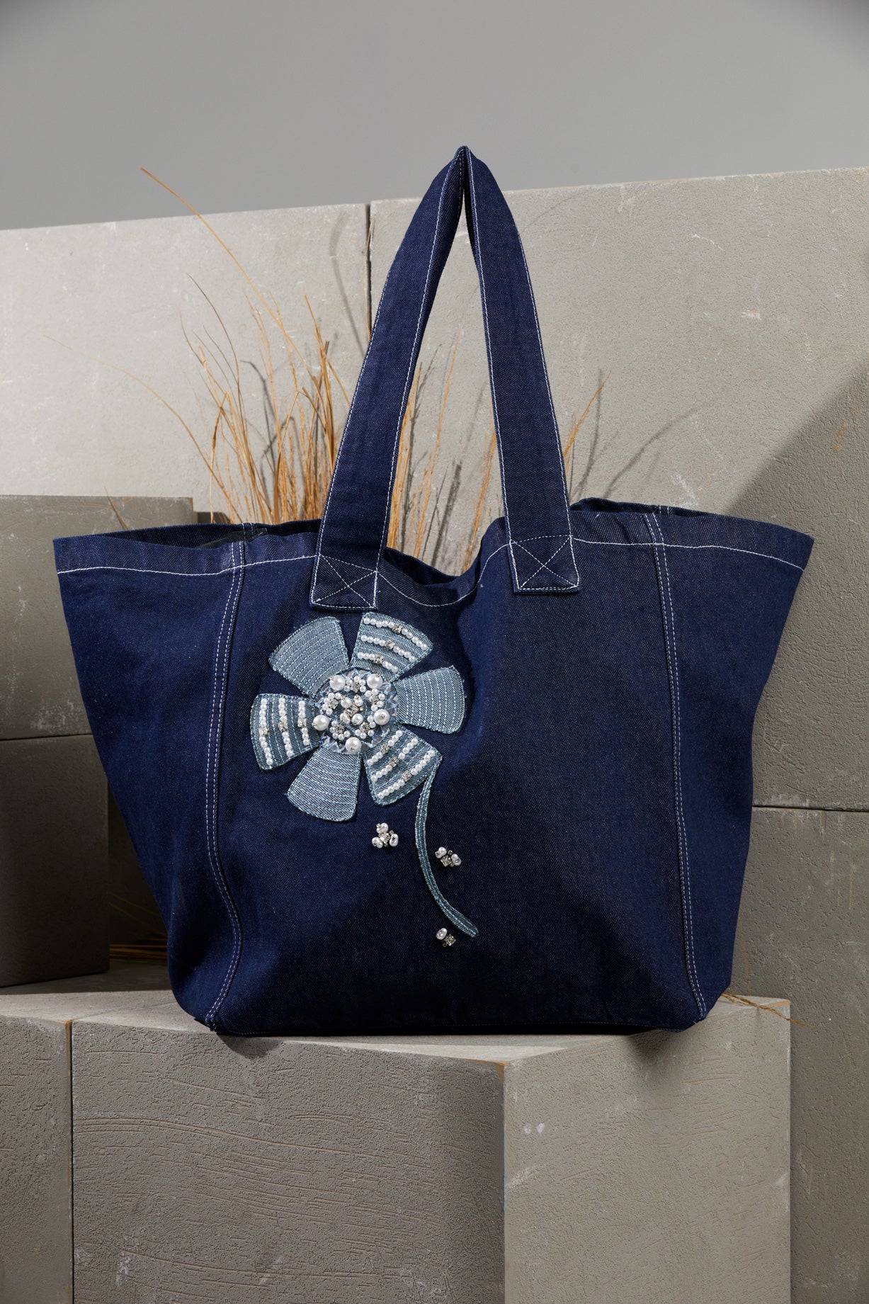 Çiçek Nakışlı İşleme Detaylı Jean Çanta