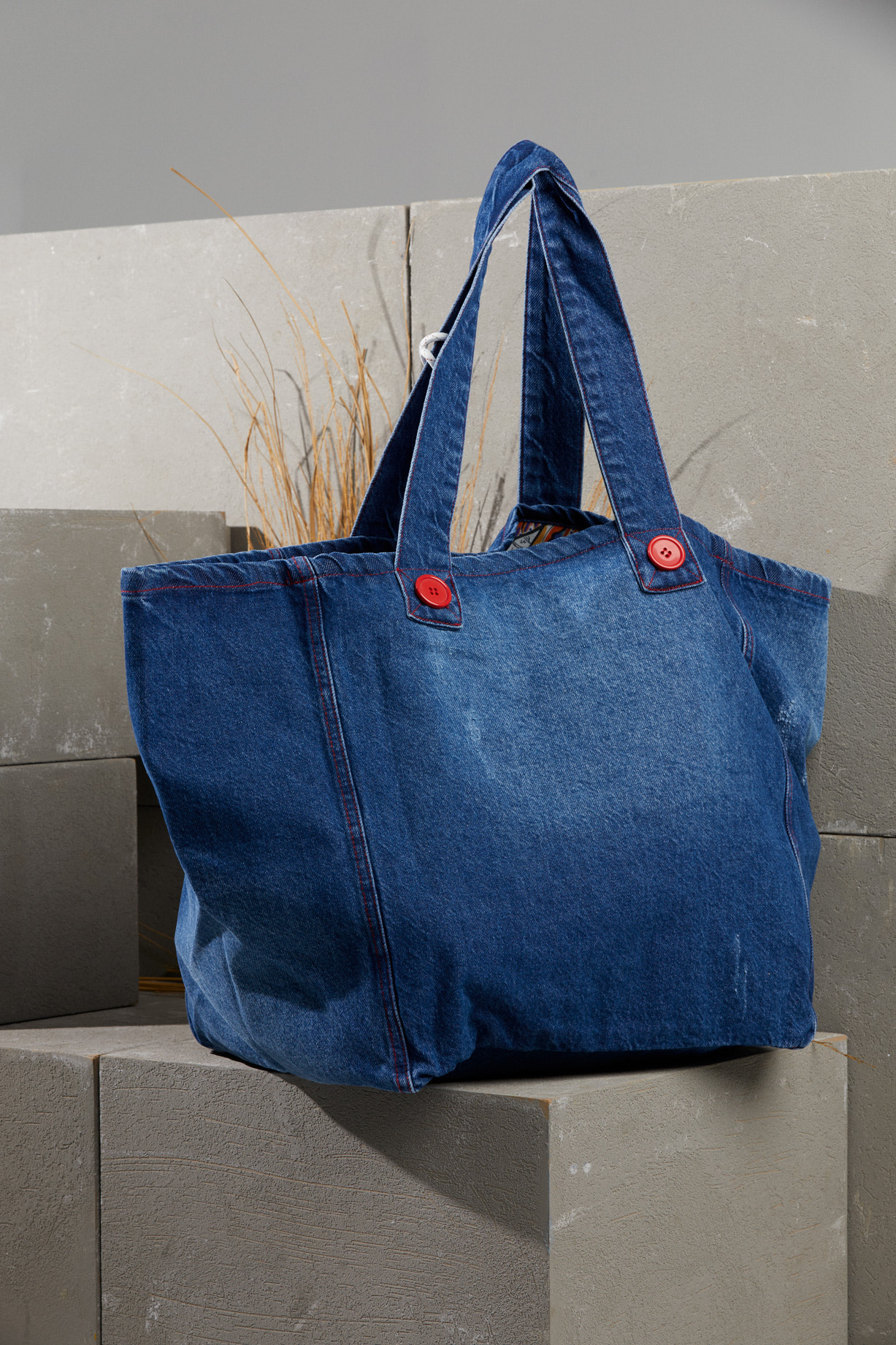 Bağcık Detaylı Nakışlı Düğmeli Jean Çanta