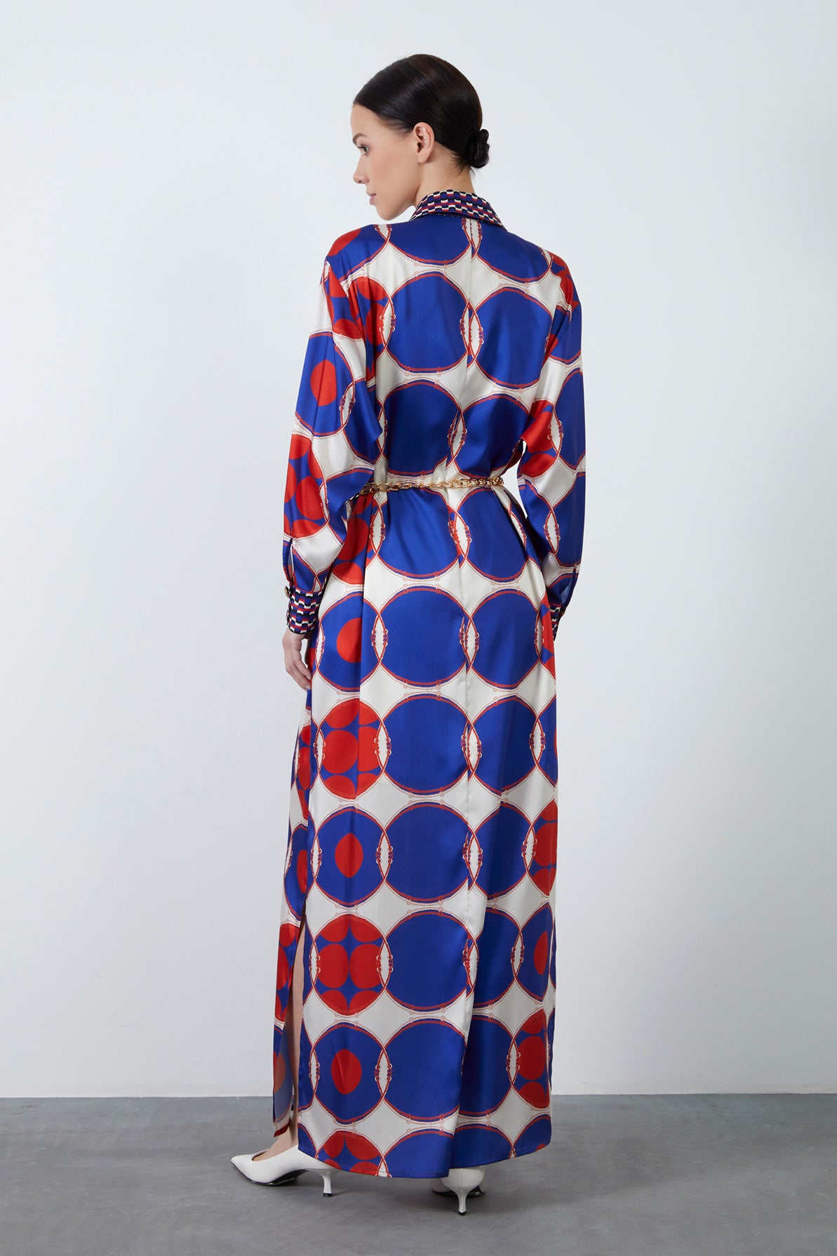 Çıkarılabilir Zincir Kemer Detaylı Düğmeli Uzun Desenli Elbise