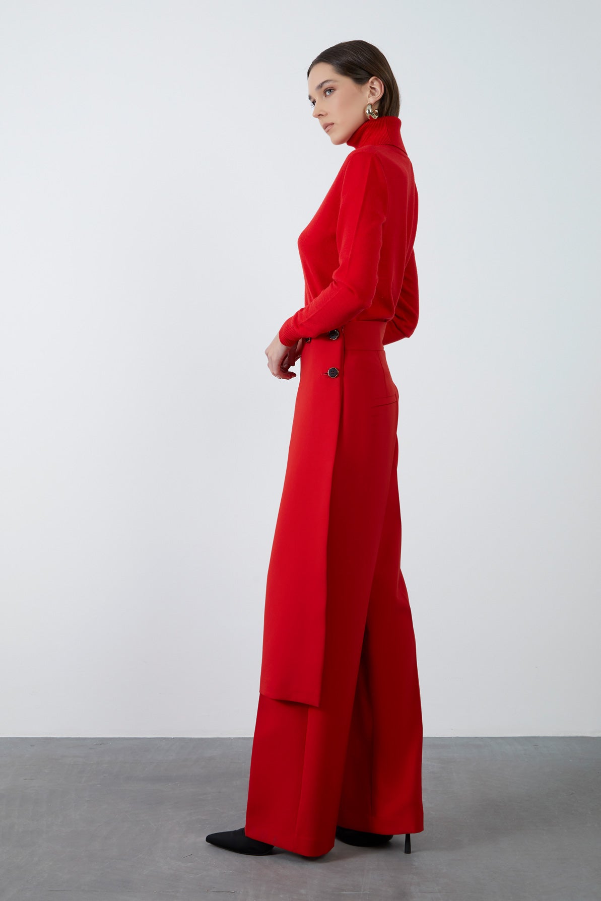 Ön Beden Çıkarılabilir Düğme Detaylı Bol Paça Pantolon