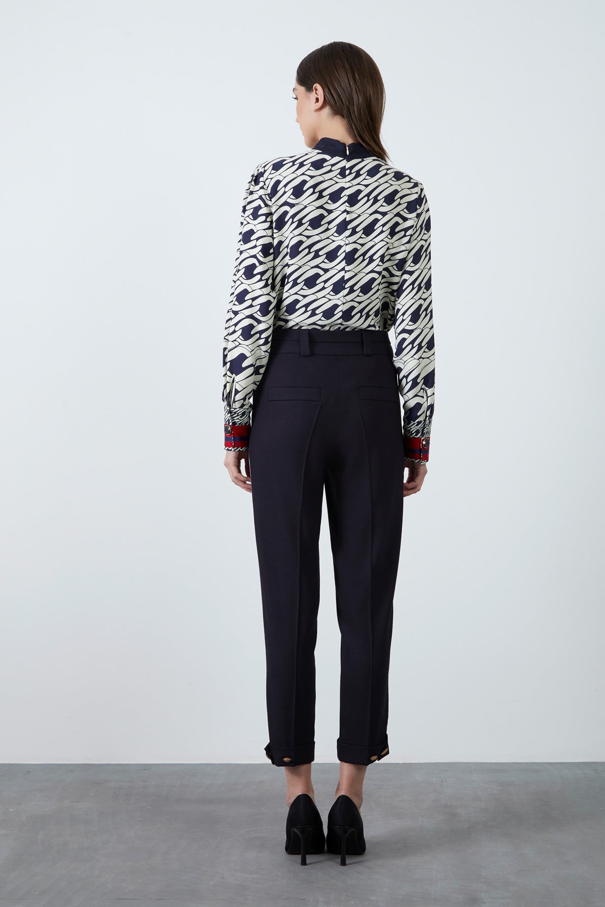 Yan Dikişler Nakış Detaylı Kemerli Pantolon