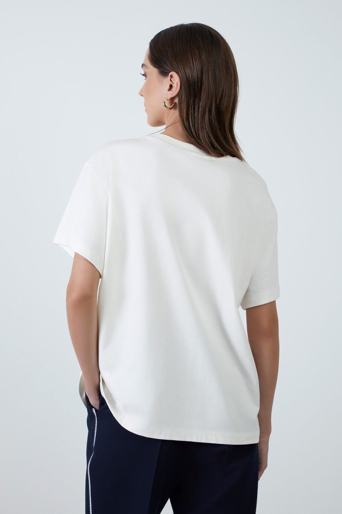 Ön Beden Nakış Detaylı Bisiklet Yaka T-shirt