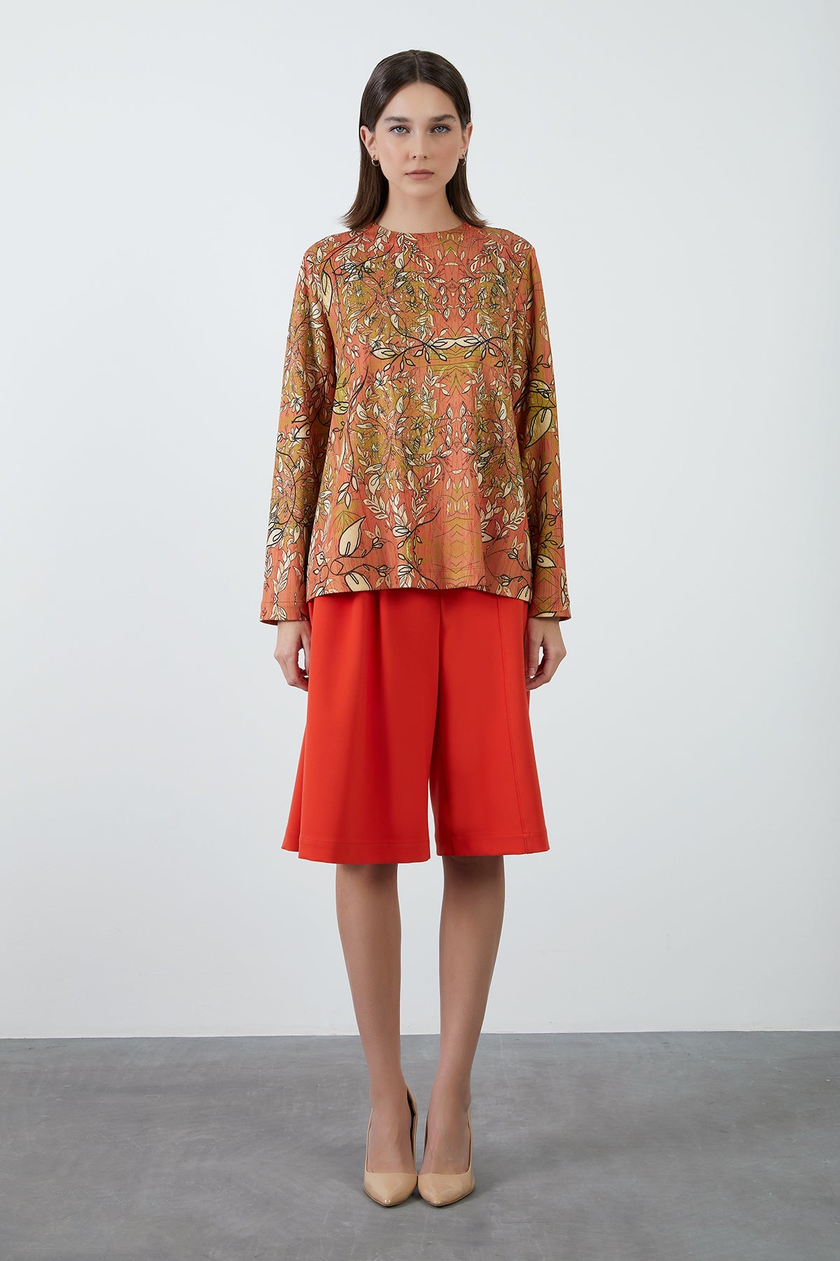 Baskılı Ve Omuzda İşleme Detaylı Bluz