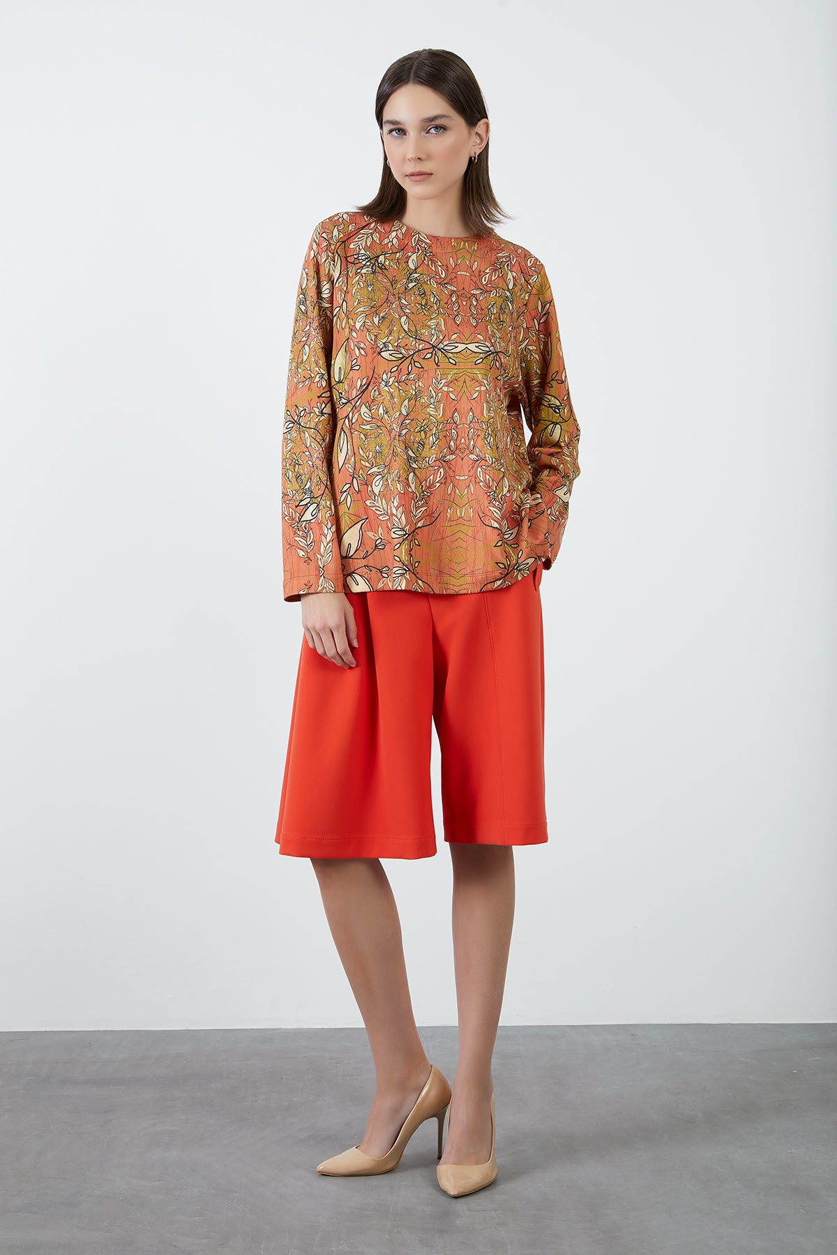 Baskılı Ve Omuzda İşleme Detaylı Bluz