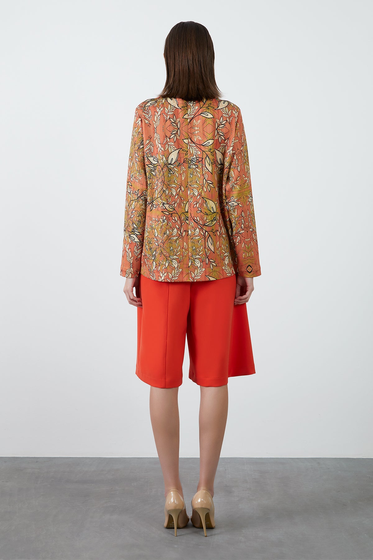 Baskılı Ve Omuzda İşleme Detaylı Bluz