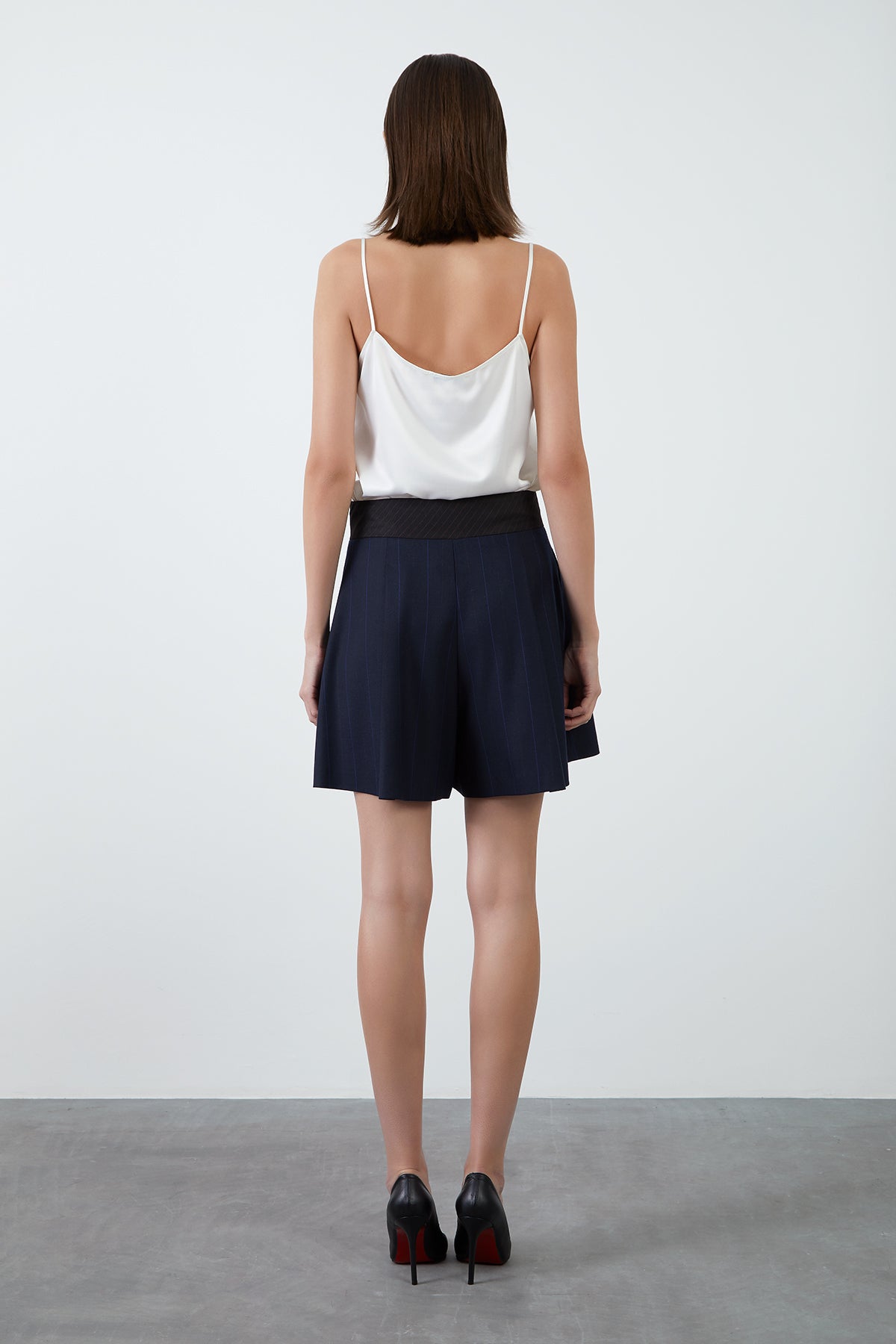 Garni Ve Pili Detaylı Şort