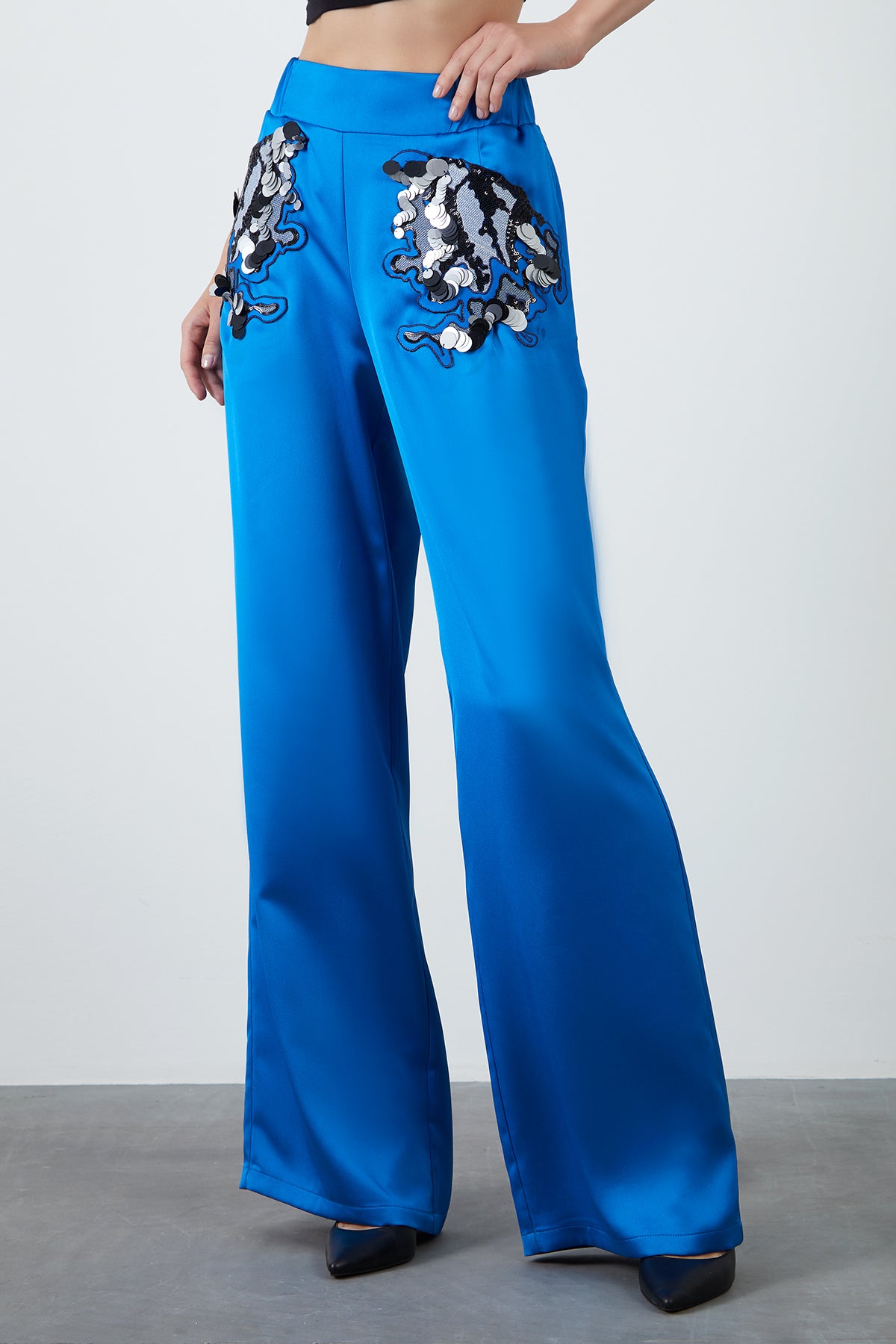 Nakış Ve Payet İşleme Detaylı Saten Pantolon