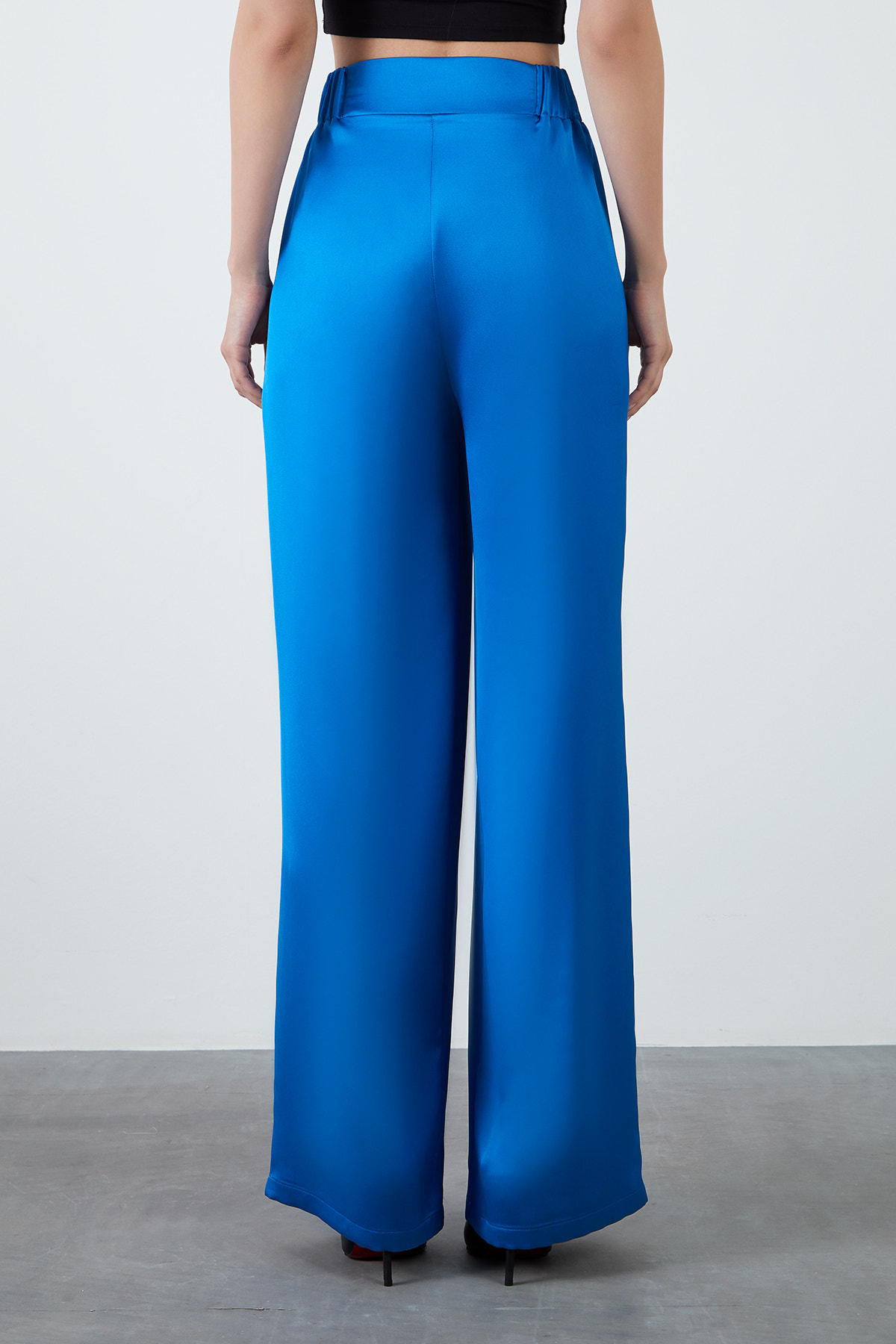 Nakış Ve Payet İşleme Detaylı Saten Pantolon