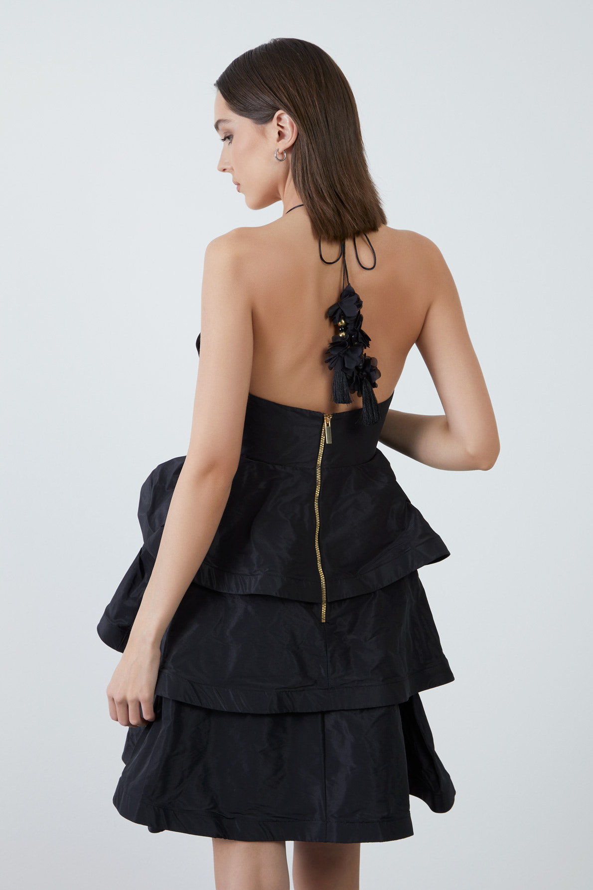 Boyundan Bağlamalı Kalp Yaka Volanlı Straplez Mini Elbise