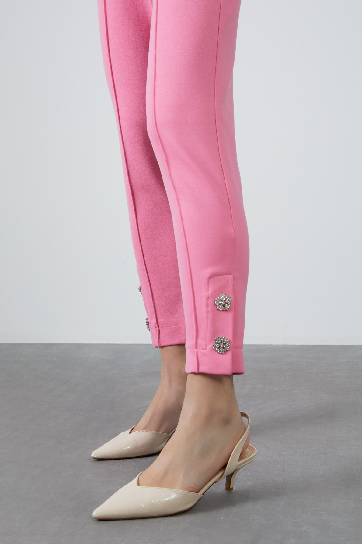 Paçası Düğme Detaylı Beli Lastikli Eşofman Altı