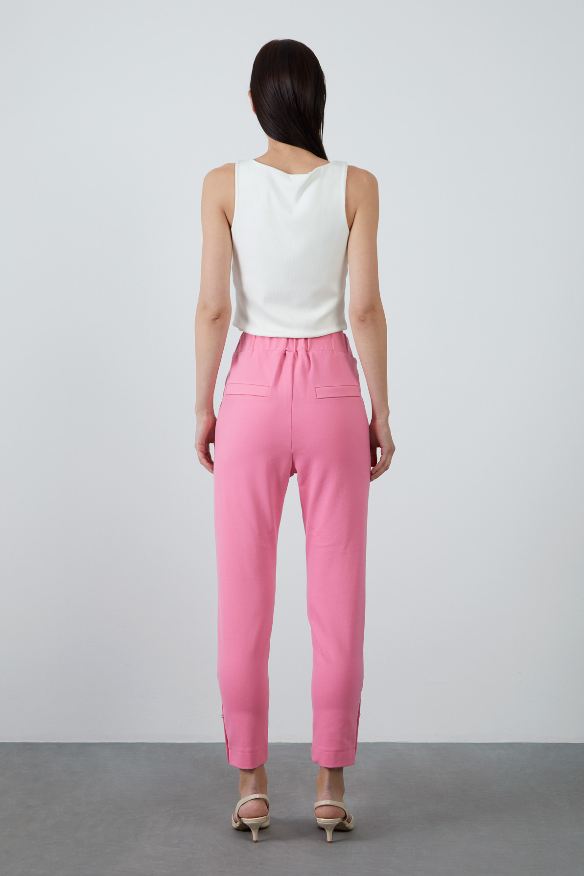 Paçası Düğme Detaylı Beli Lastikli Eşofman Altı