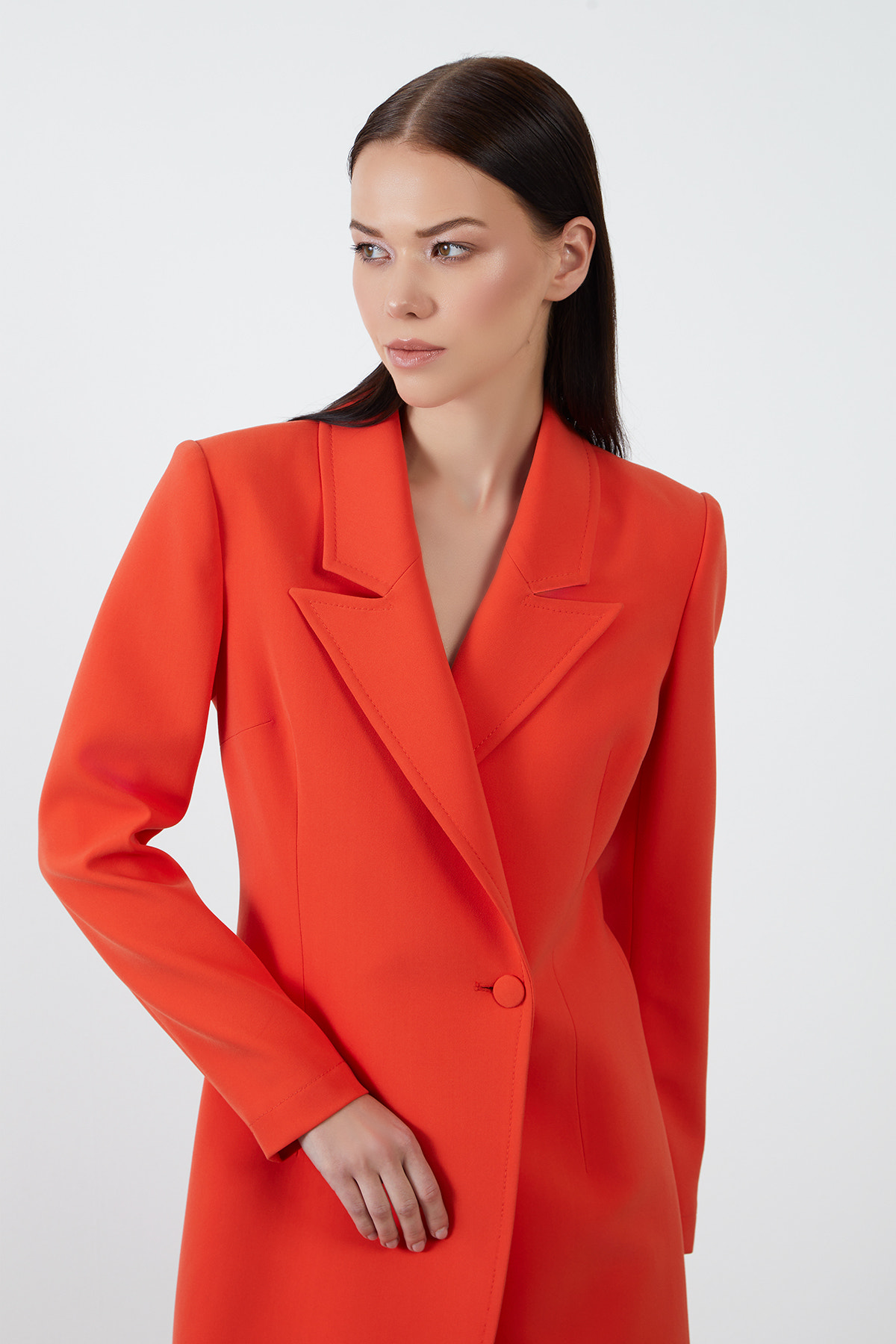 Yırtmaç Detaylı Uzun Ceket