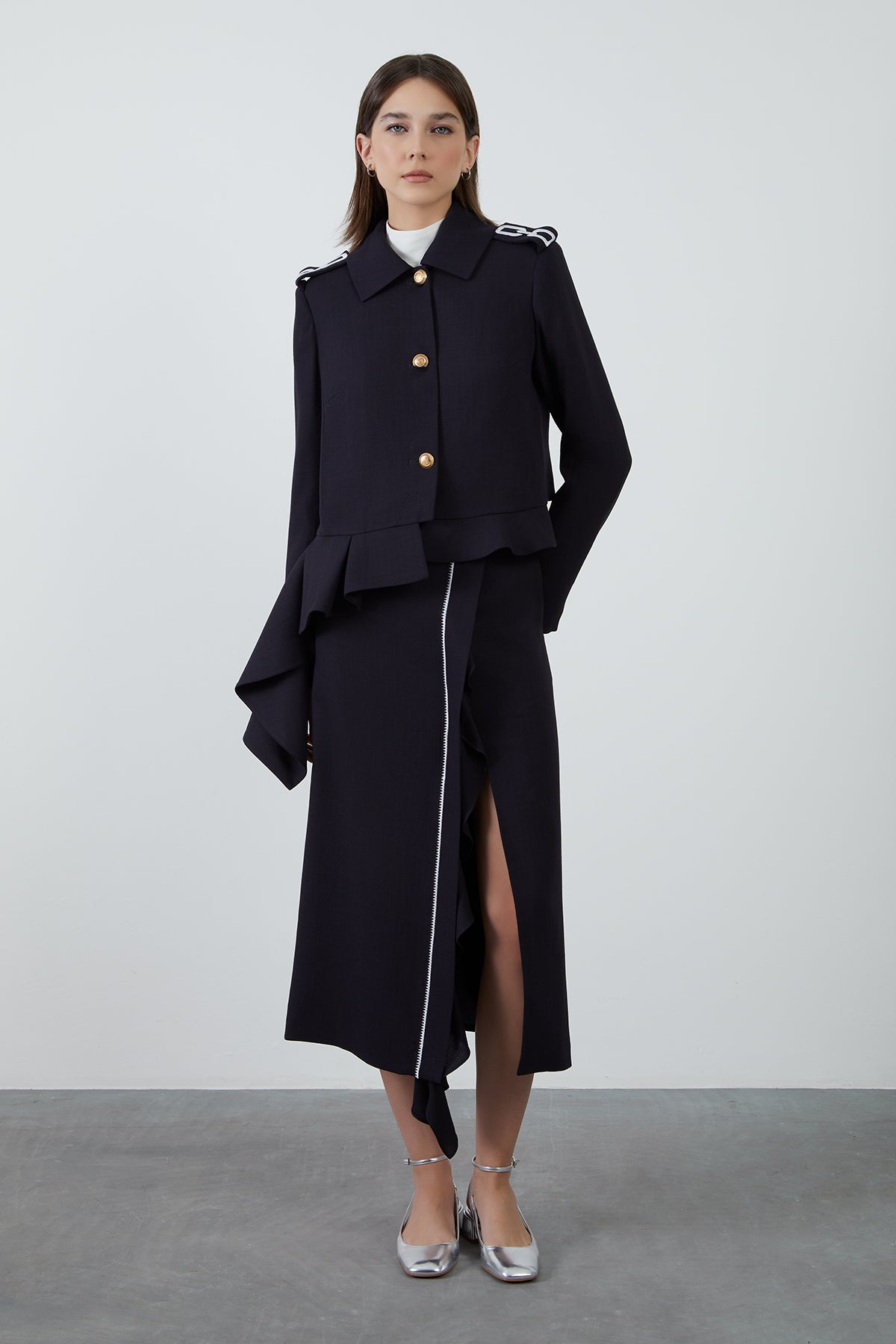 Apoletleri Nakış Detaylı Ceket