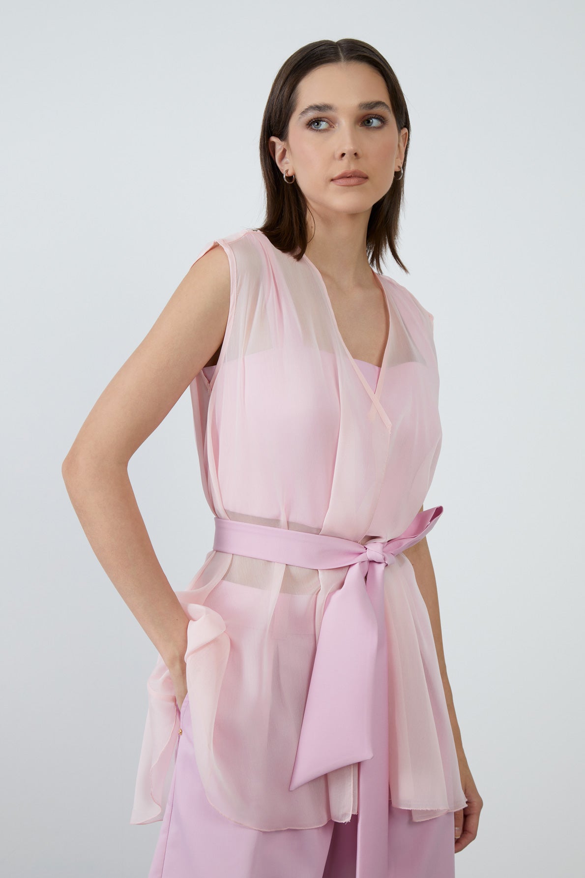 Crop Top ve Duble Paçalı Rahat Kesim Şortlu Şifon Yelekli 3'Lü Pembe Keten Takım